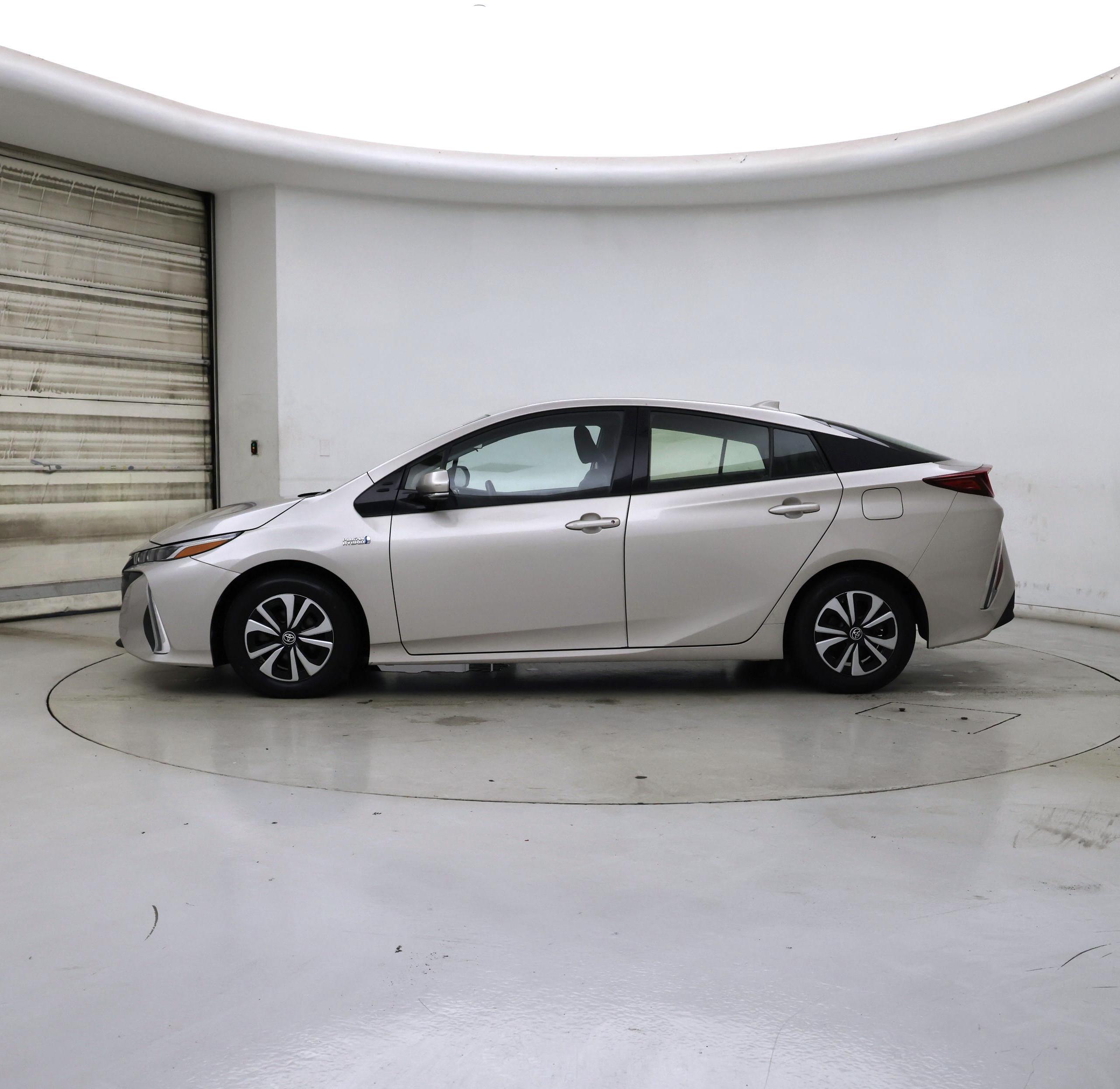 Thumbnail: 2017 Toyota Prius Prime - 3