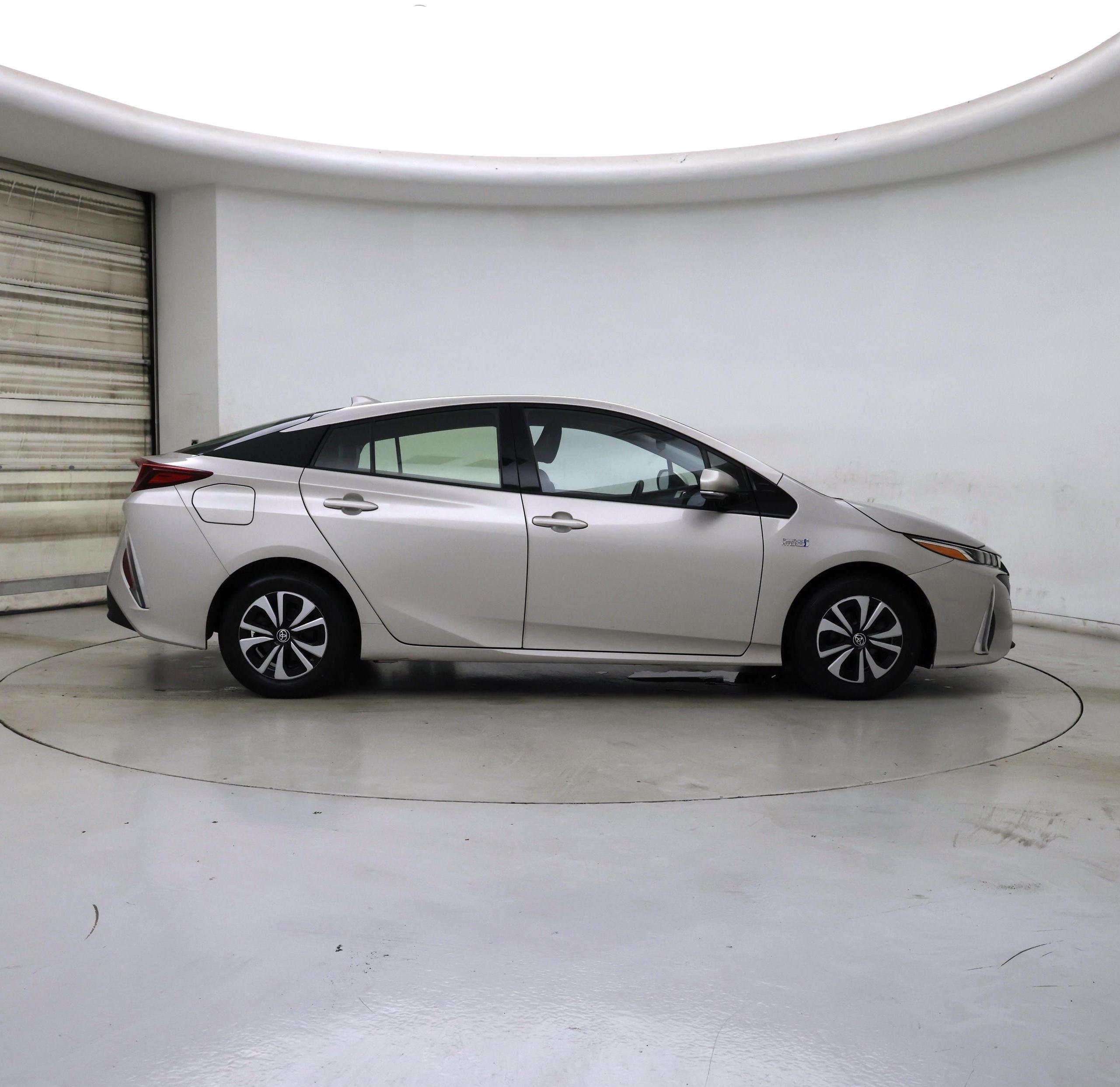 Thumbnail: 2017 Toyota Prius Prime - 7