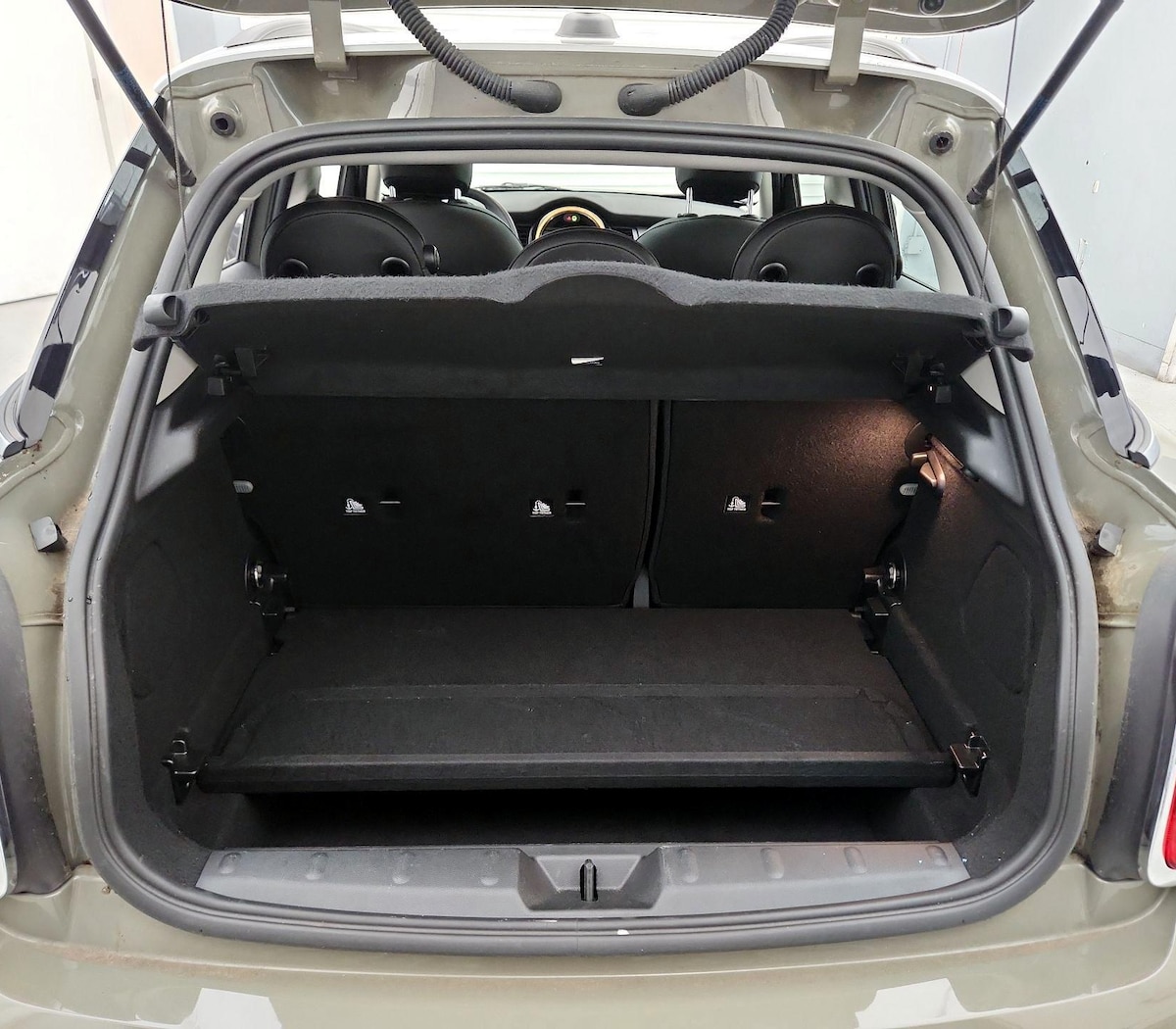 Trunk/Cargo (Seats Up)