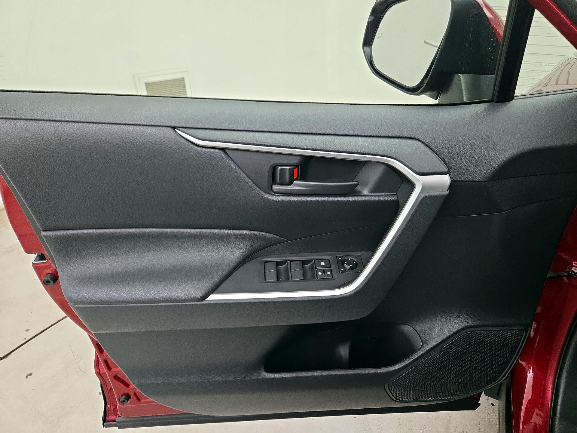 Thumbnail: 2019 Toyota RAV4 - 12