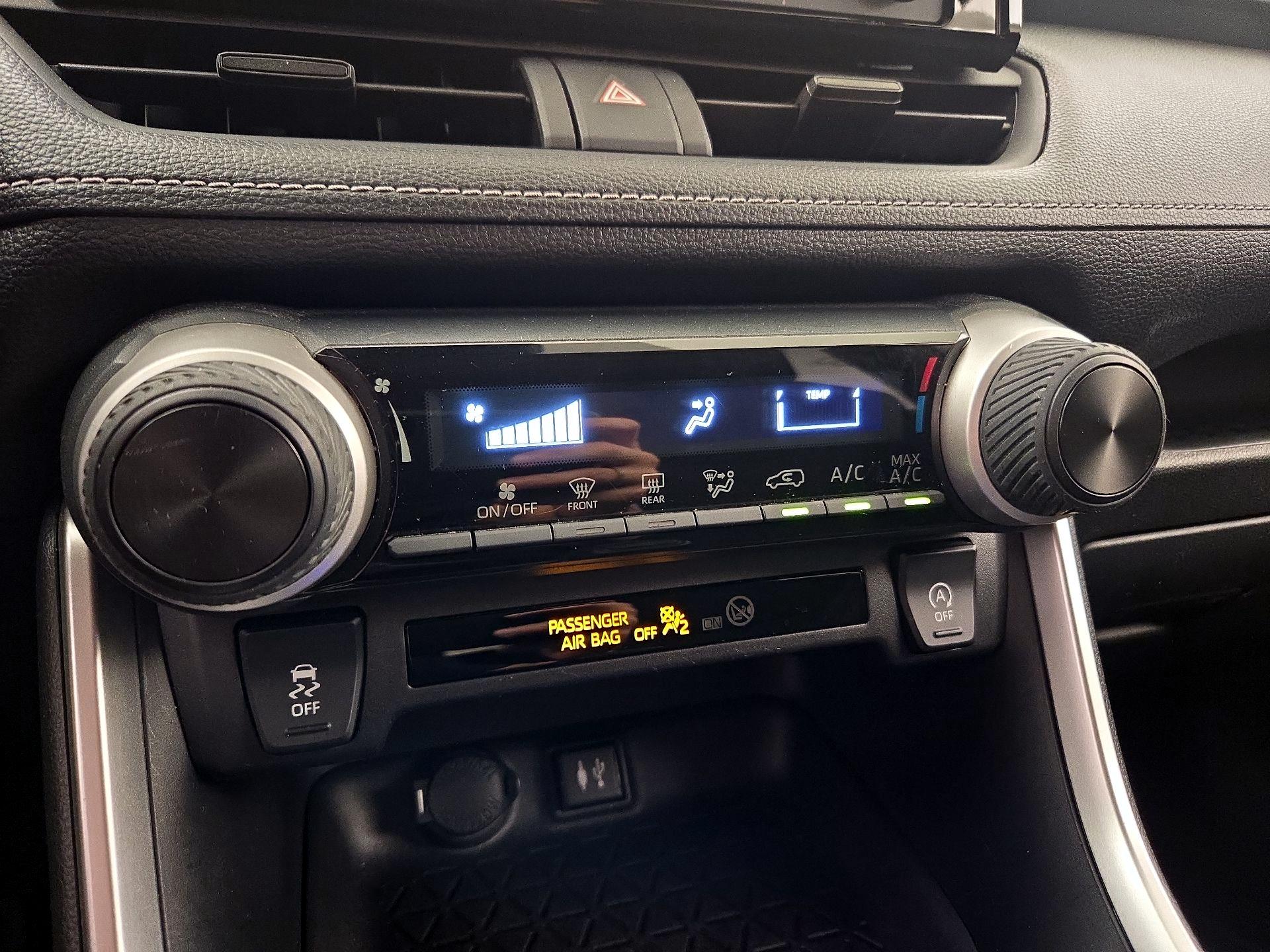 Thumbnail: 2019 Toyota RAV4 - 15