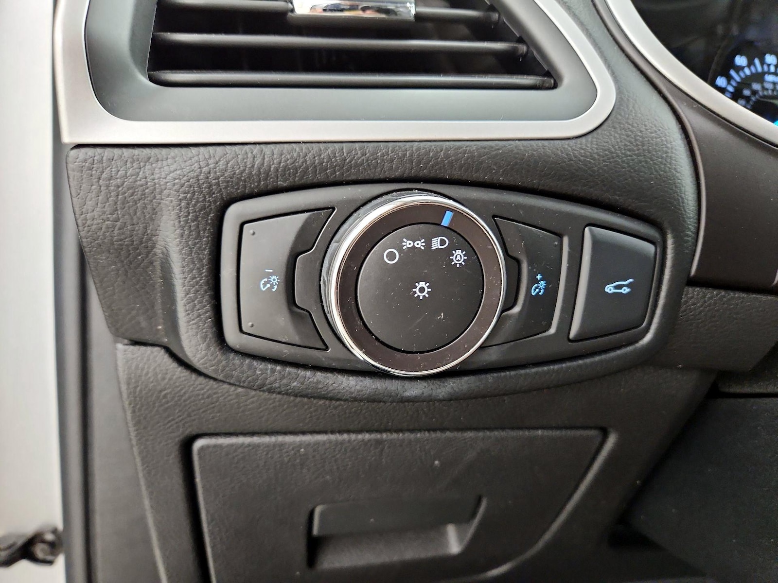2016 Ford Edge SEL - Photo 14