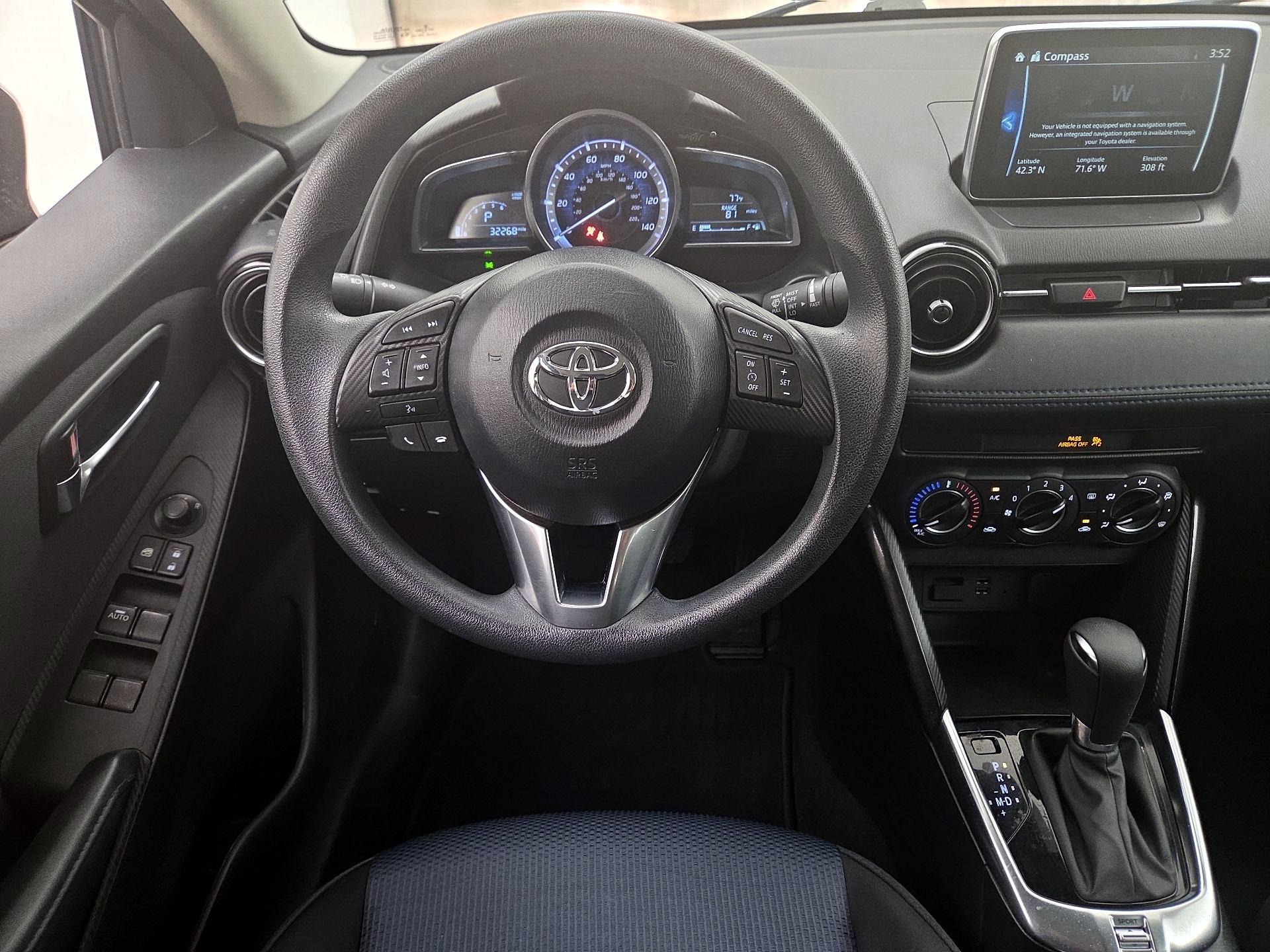 Thumbnail: 2017 Toyota Yaris iA - 10
