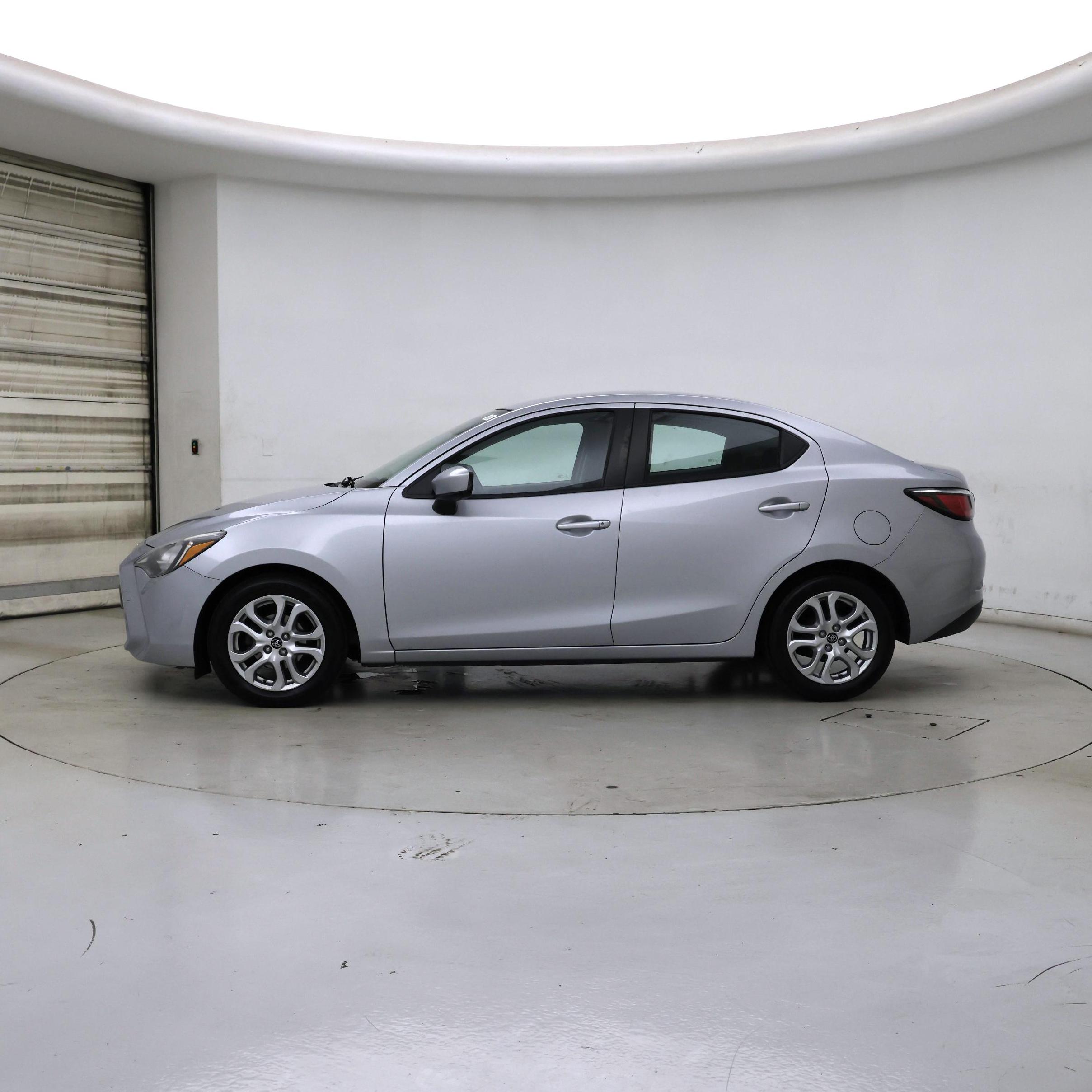 Thumbnail: 2017 Toyota Yaris iA - 3