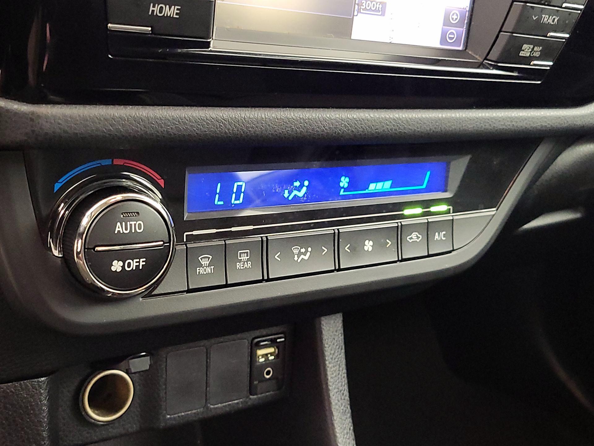 Thumbnail: 2014 Toyota Corolla - 16