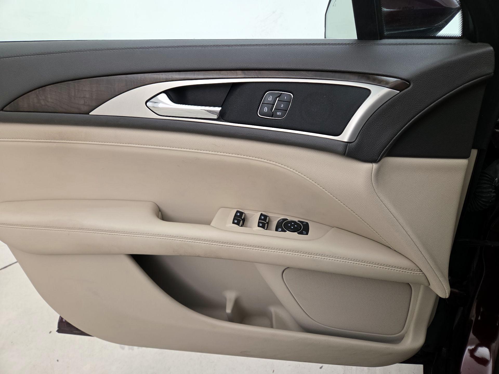 Thumbnail: 2018 Lincoln MKZ - 12