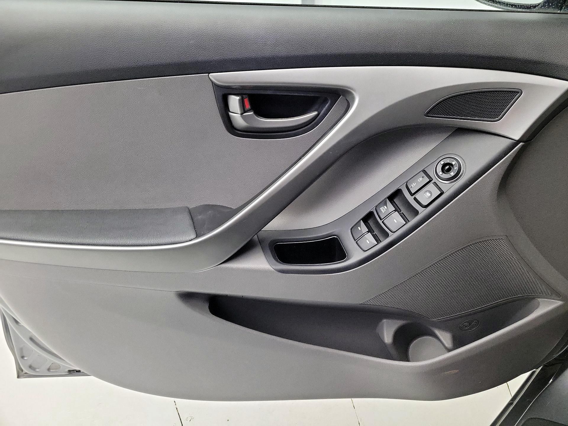 Thumbnail: 2016 Hyundai Elantra - 12