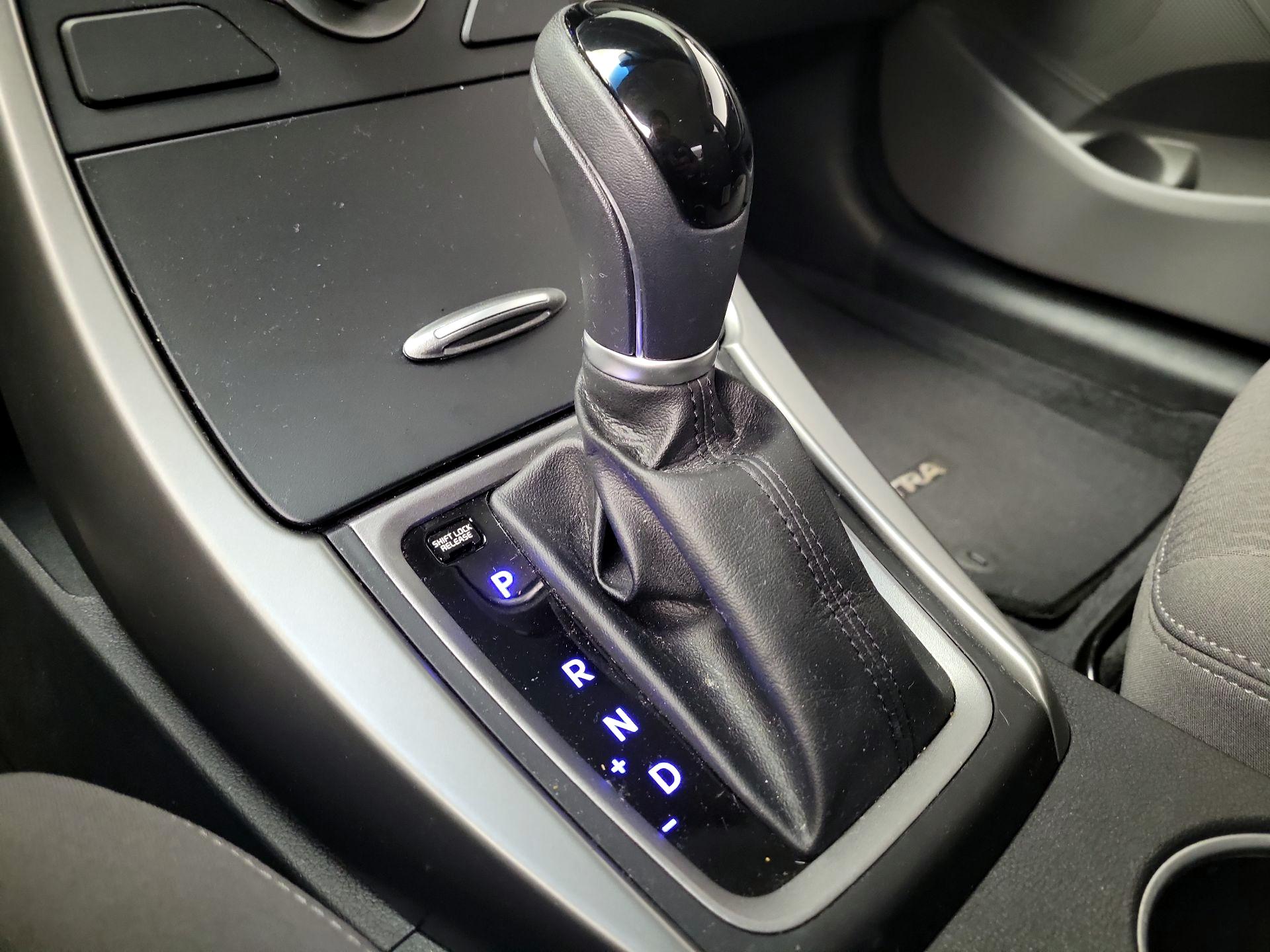 Thumbnail: 2016 Hyundai Elantra - 16