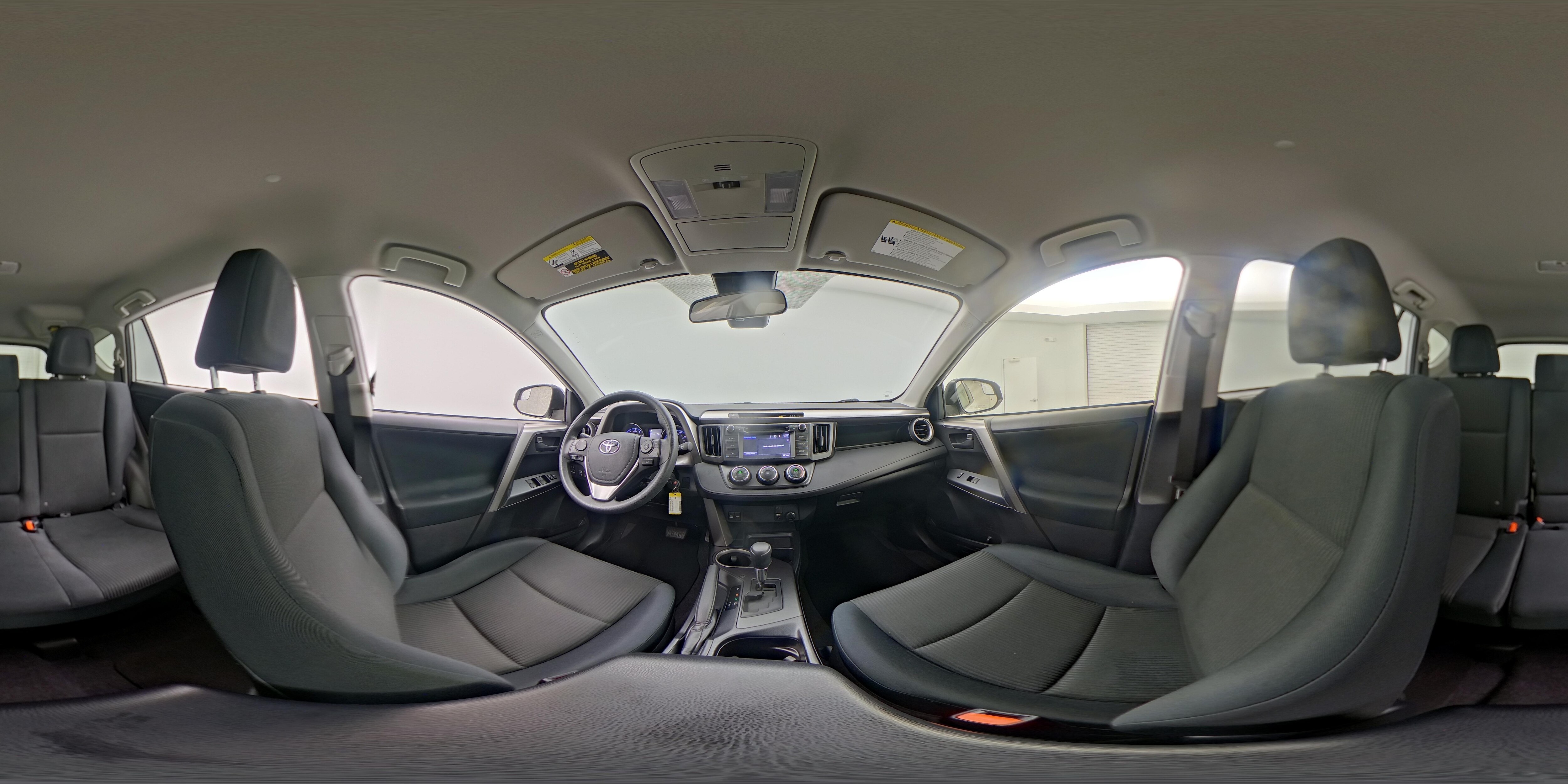 2018 Toyota RAV4 LE - Photo 24