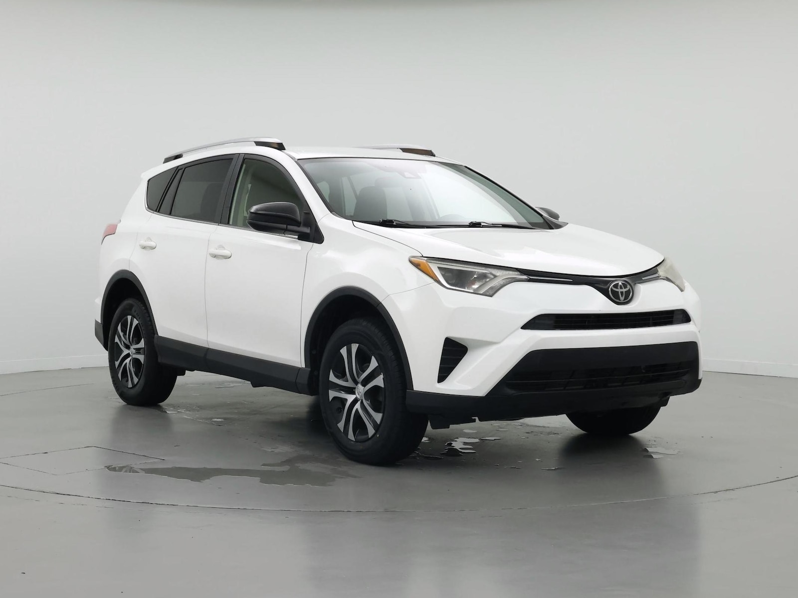 2018 Toyota RAV4 LE - Photo 2