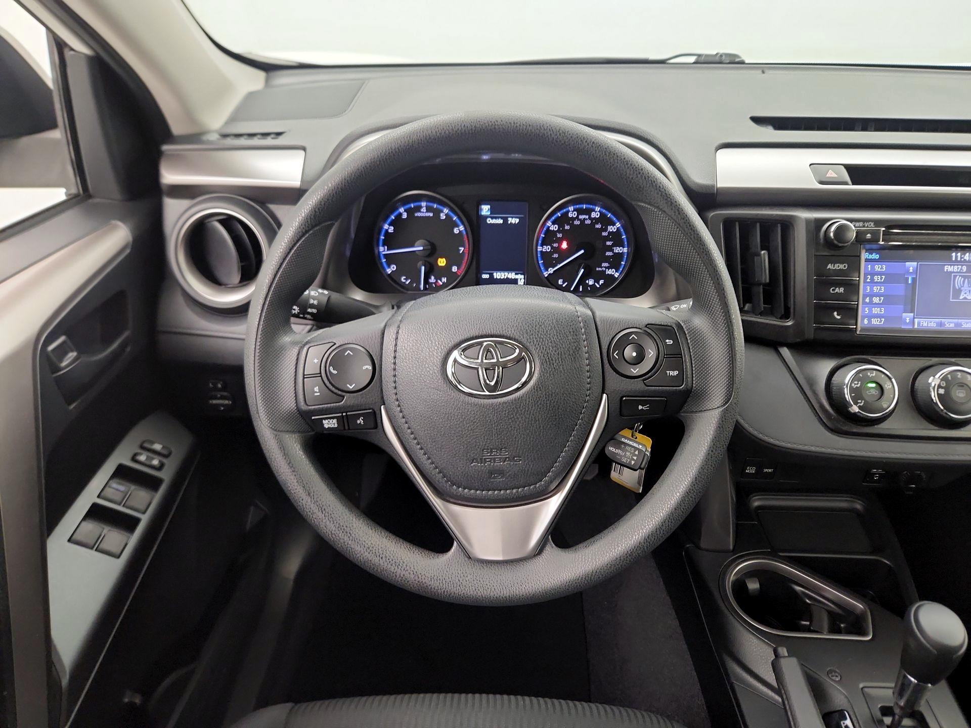 Thumbnail: 2018 Toyota RAV4 - 10