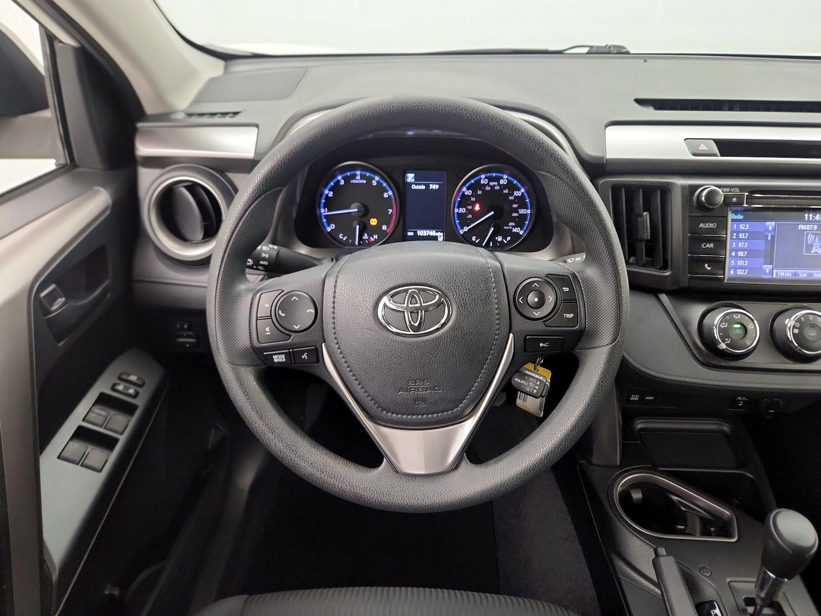 2018 Toyota RAV4 LE - Photo 11