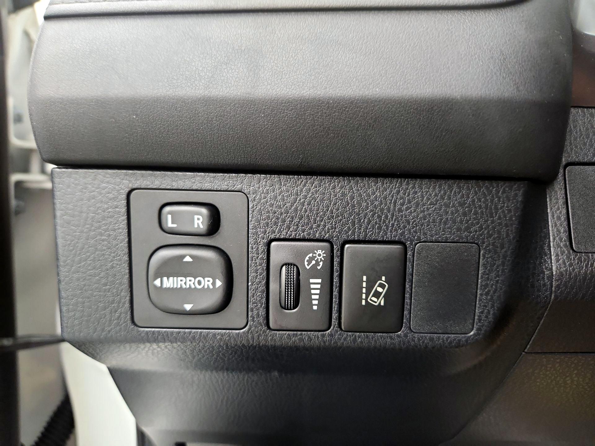 Thumbnail: 2018 Toyota RAV4 - 13