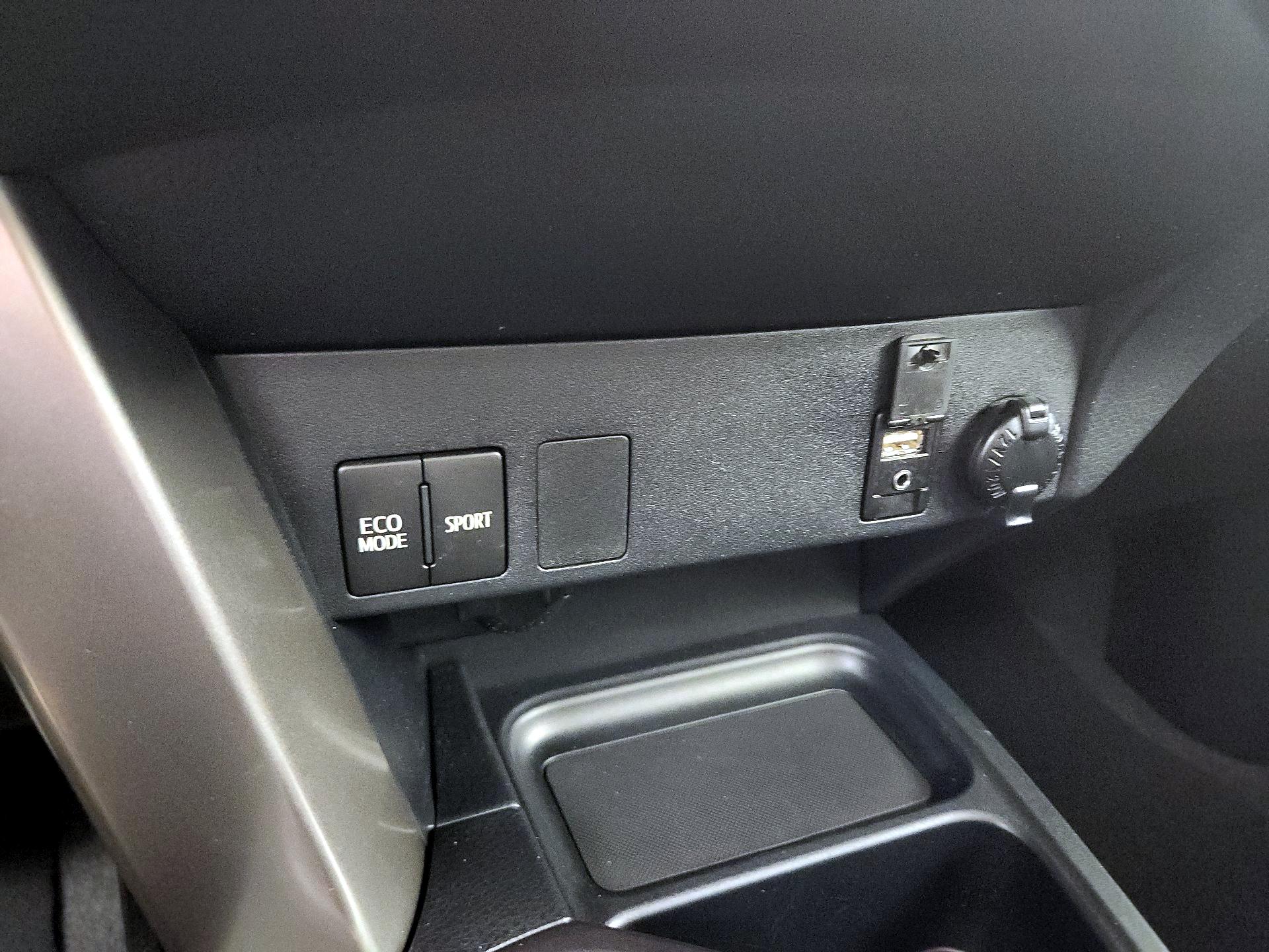 Thumbnail: 2018 Toyota RAV4 - 18
