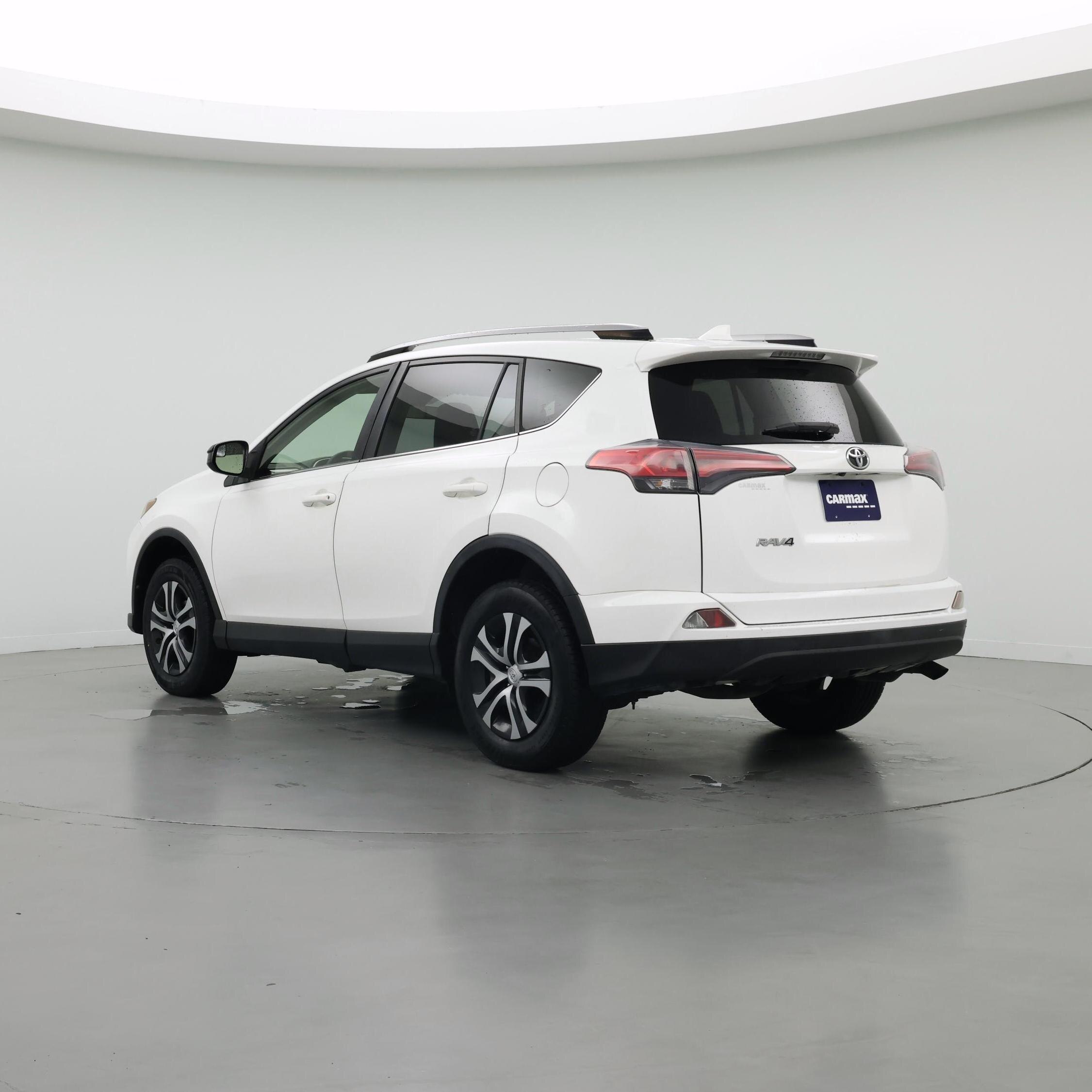 Thumbnail: 2018 Toyota RAV4 - 2