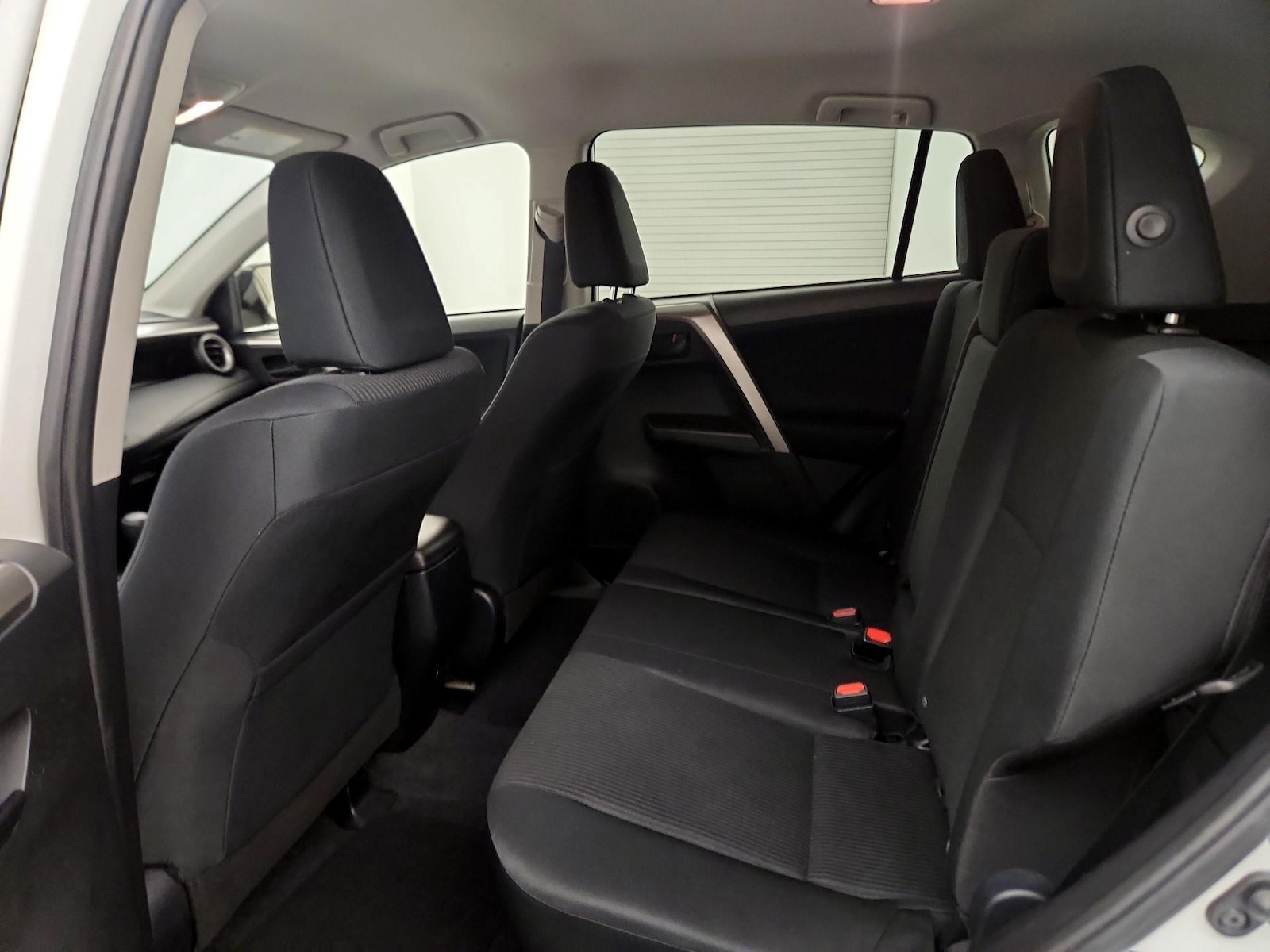 2018 Toyota RAV4 LE - Photo 20