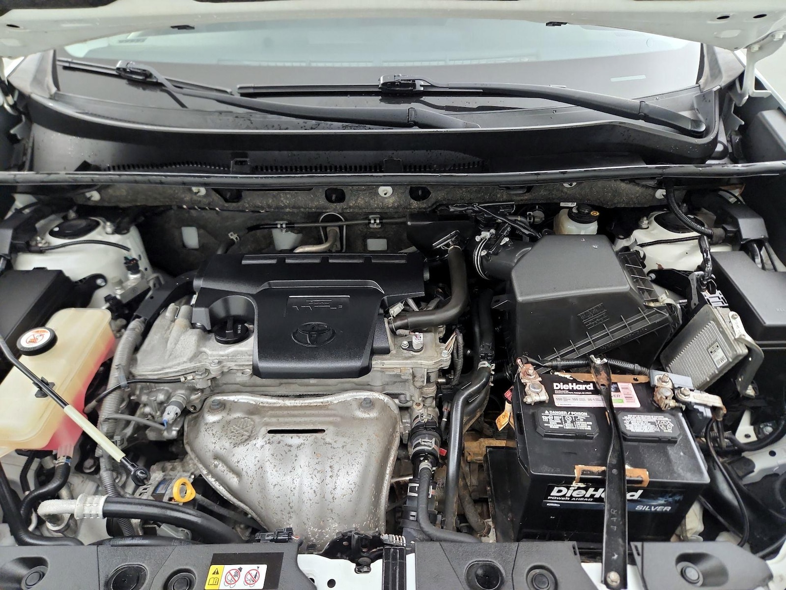 2018 Toyota RAV4 LE - Photo 22