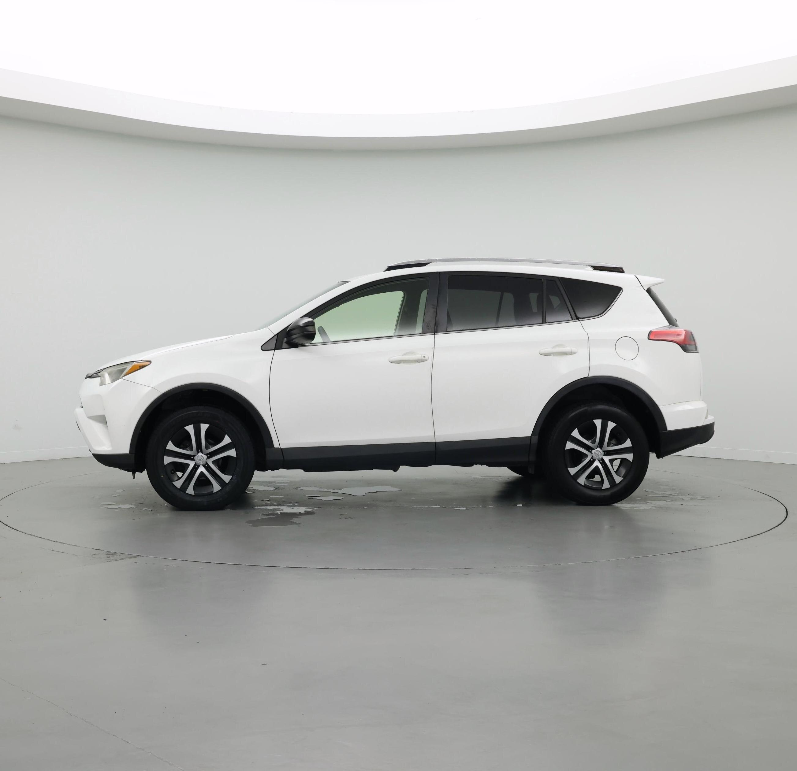 Thumbnail: 2018 Toyota RAV4 - 3