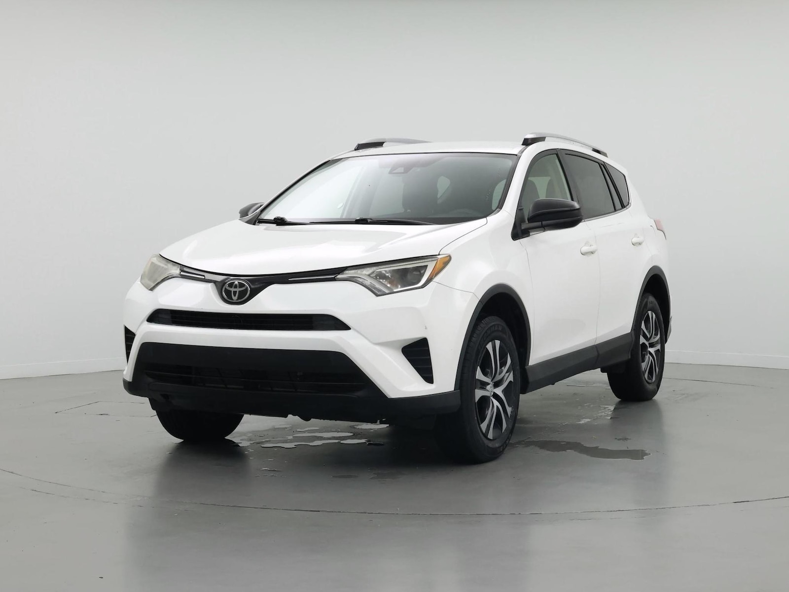 2018 Toyota RAV4 LE - Photo 5