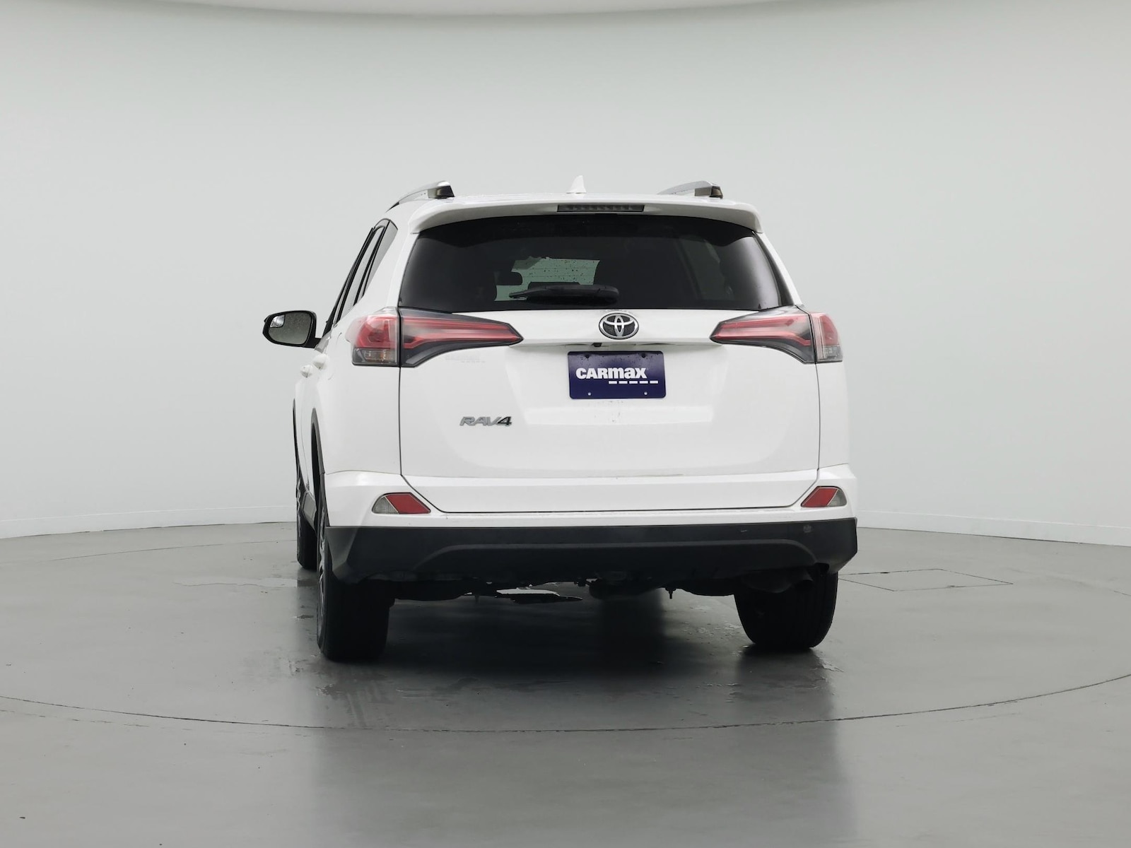 2018 Toyota RAV4 LE - Photo 7