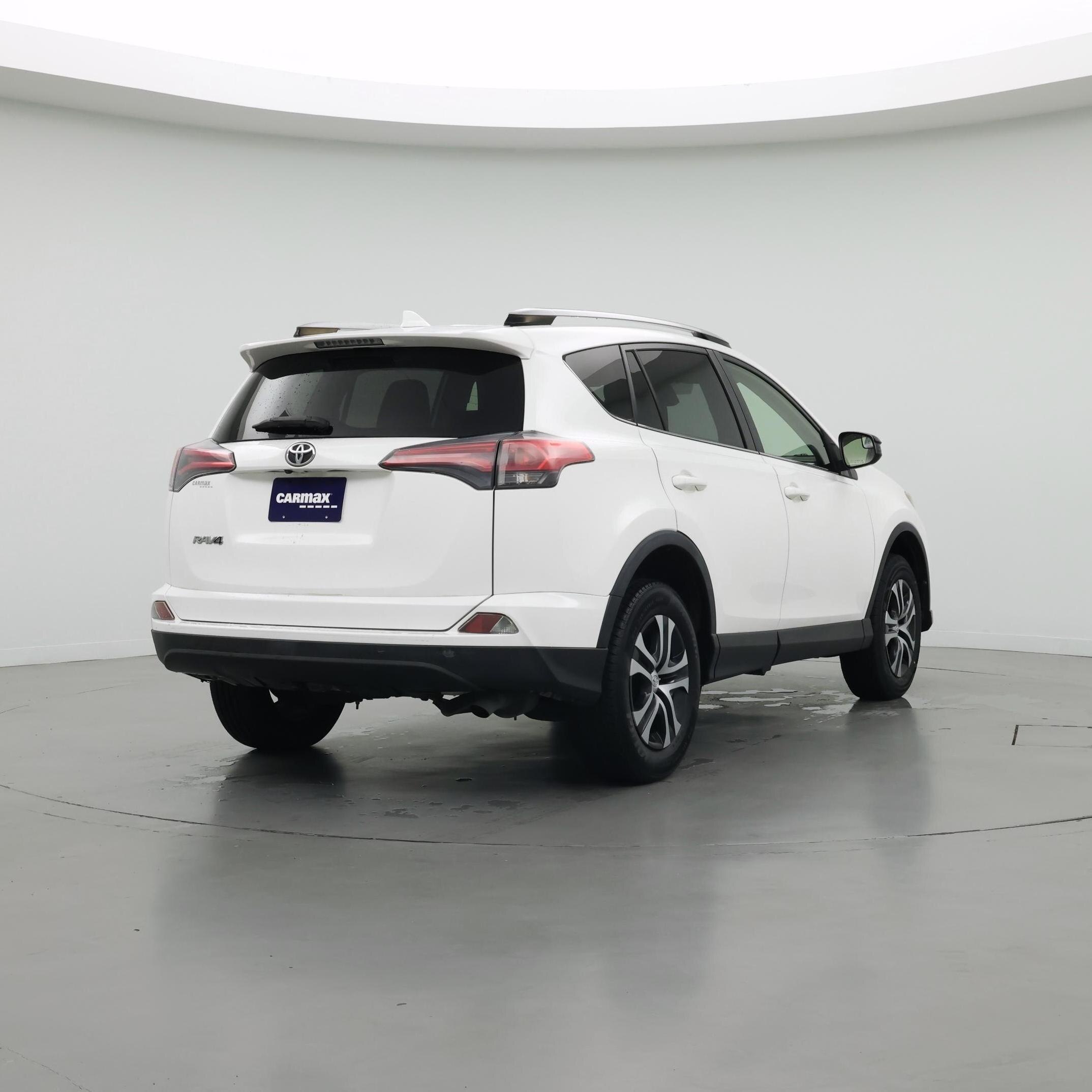Thumbnail: 2018 Toyota RAV4 - 8