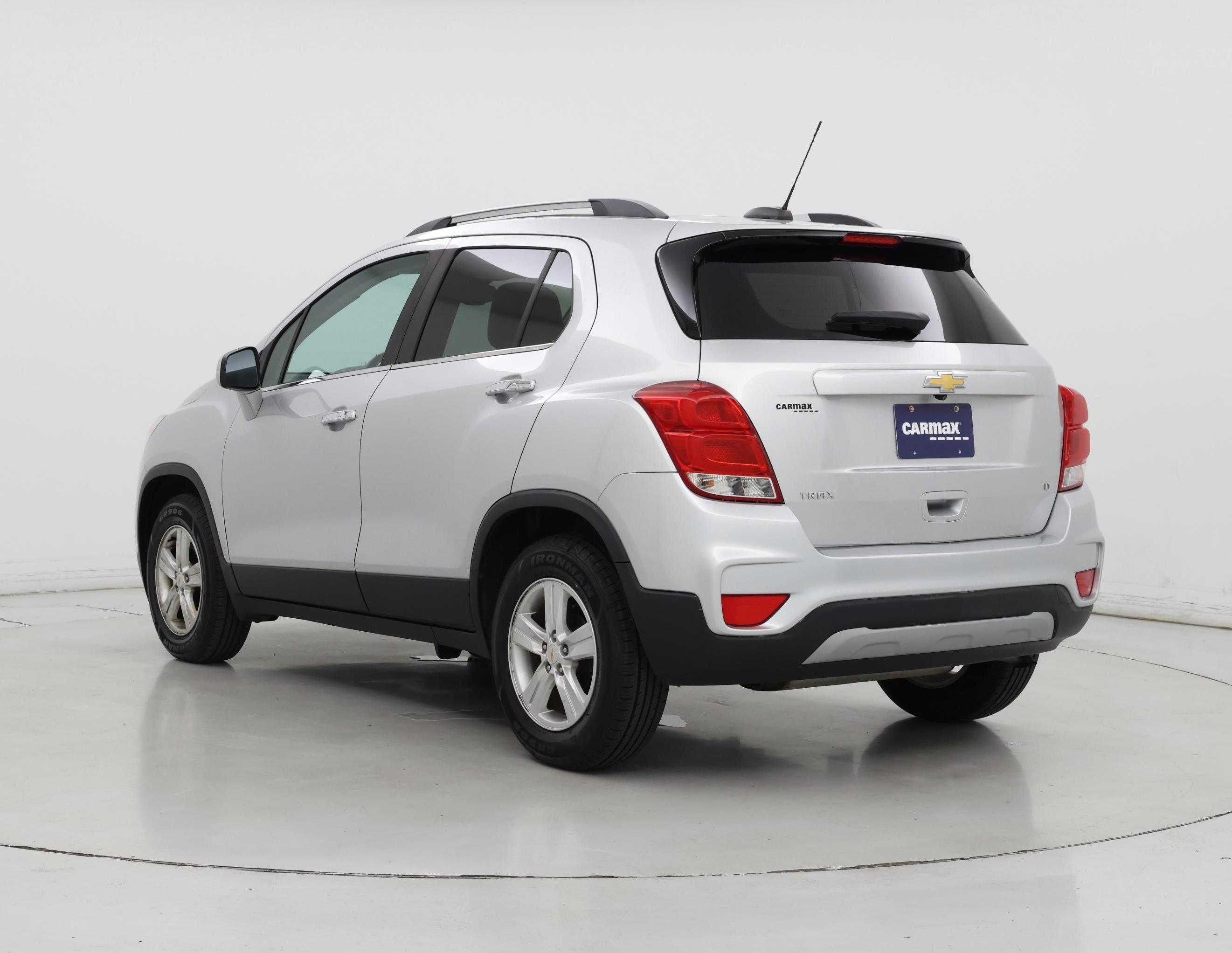 Thumbnail: 2017 Chevrolet Trax - 2