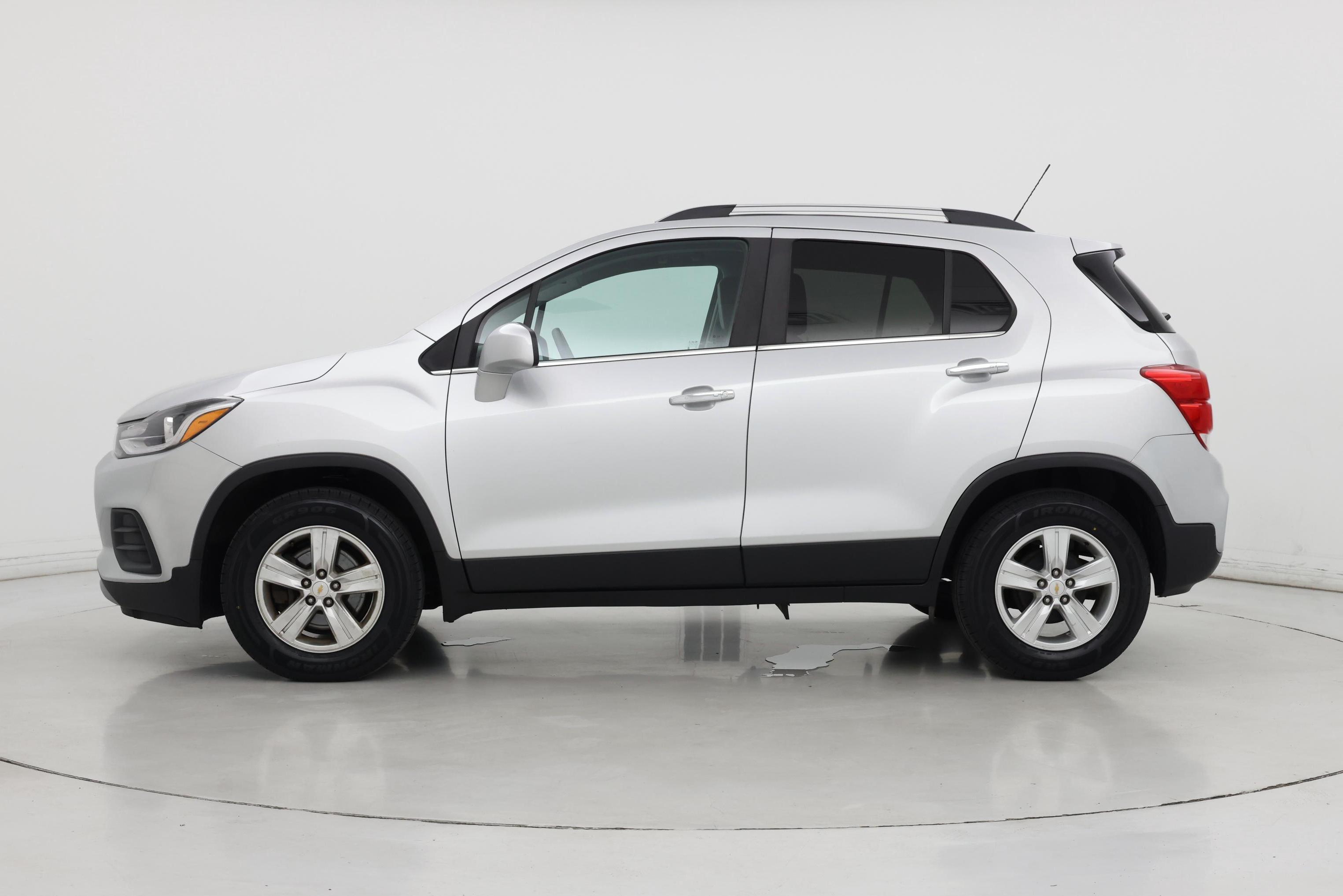 Thumbnail: 2017 Chevrolet Trax - 3