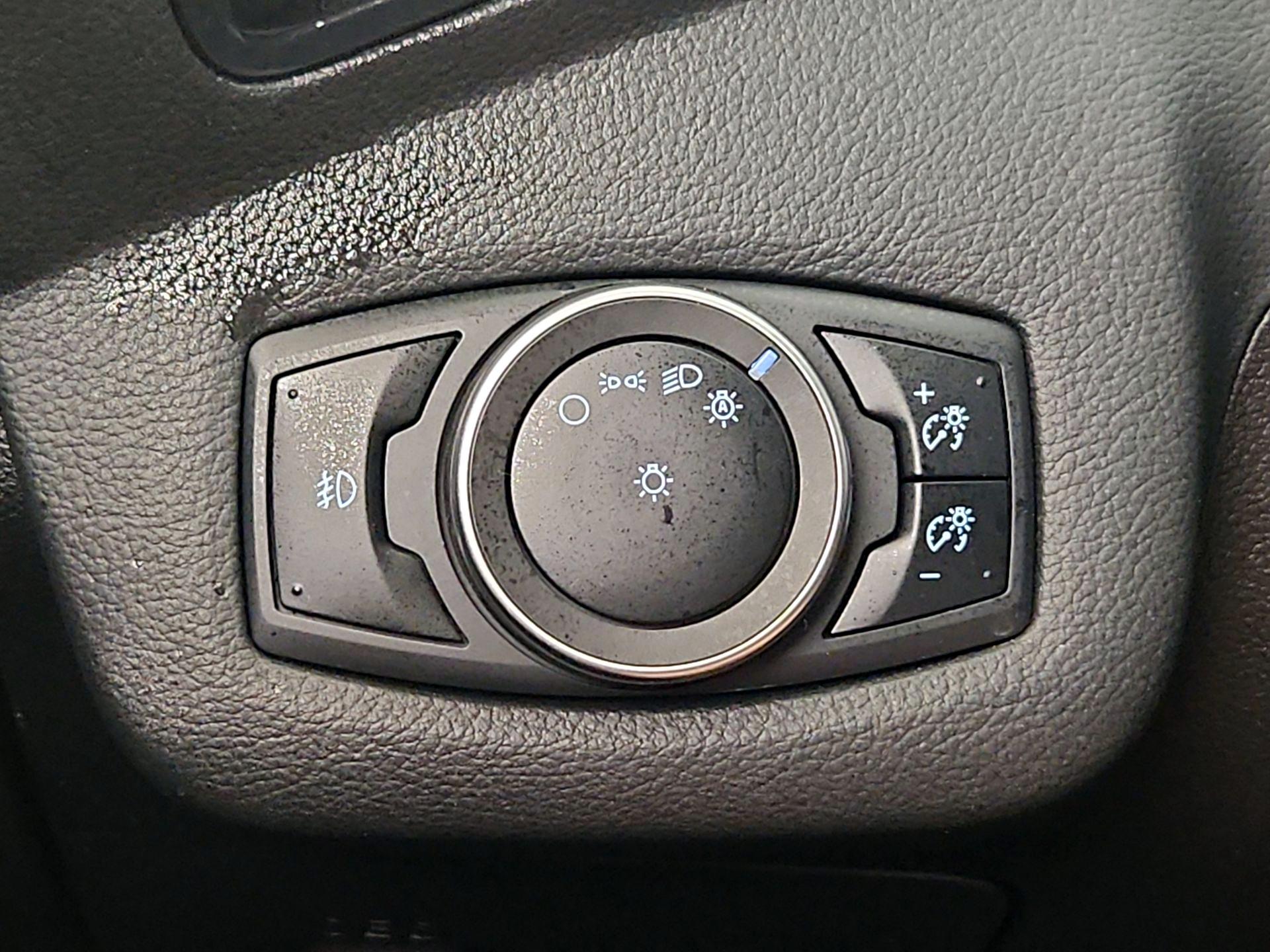 Thumbnail: 2015 Ford Escape - 13