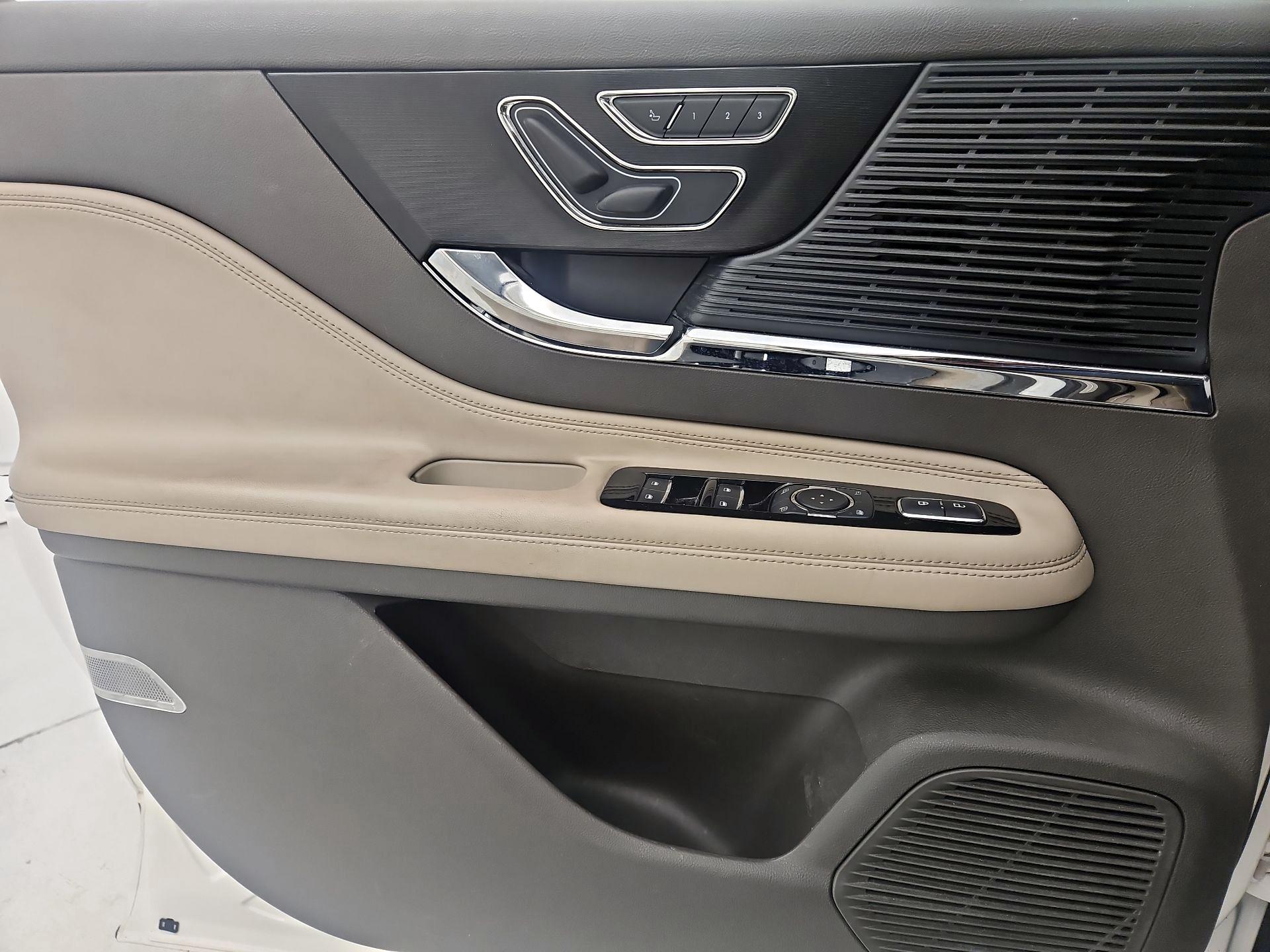 Thumbnail: 2020 Lincoln Corsair - 12