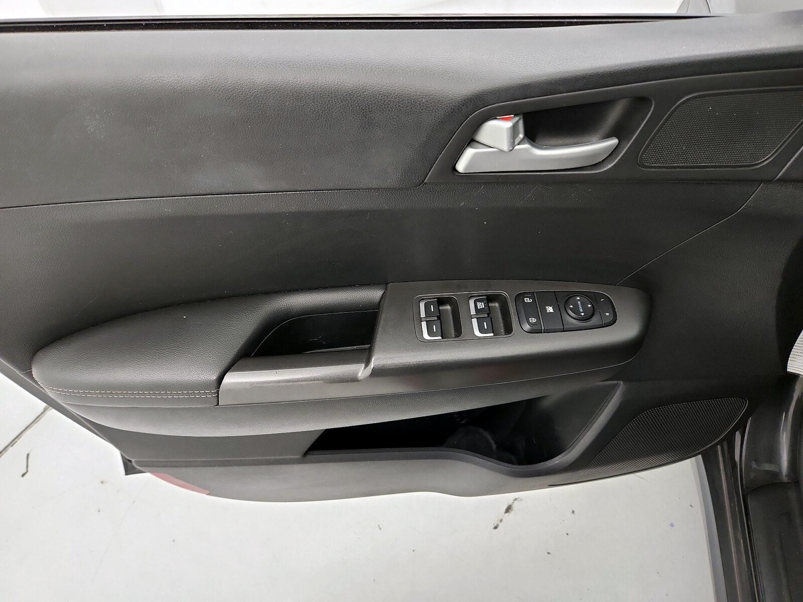 2021 Kia Sportage LX - Photo 13