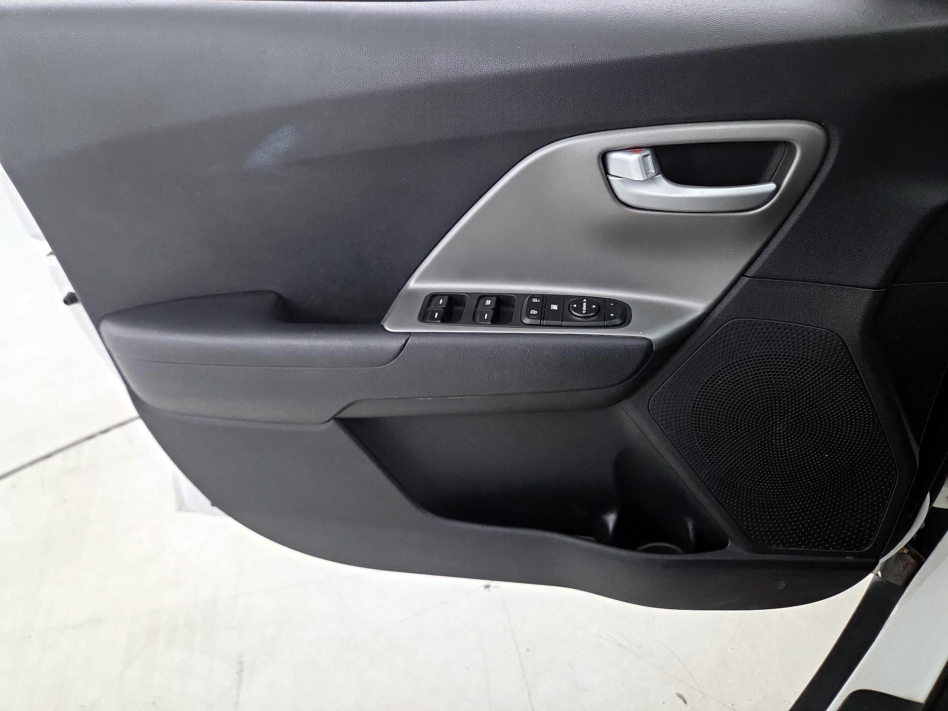 Thumbnail: 2018 Kia Niro - 12