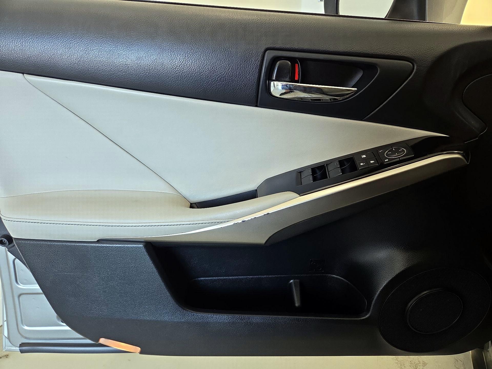Thumbnail: 2014 Lexus IS - 12