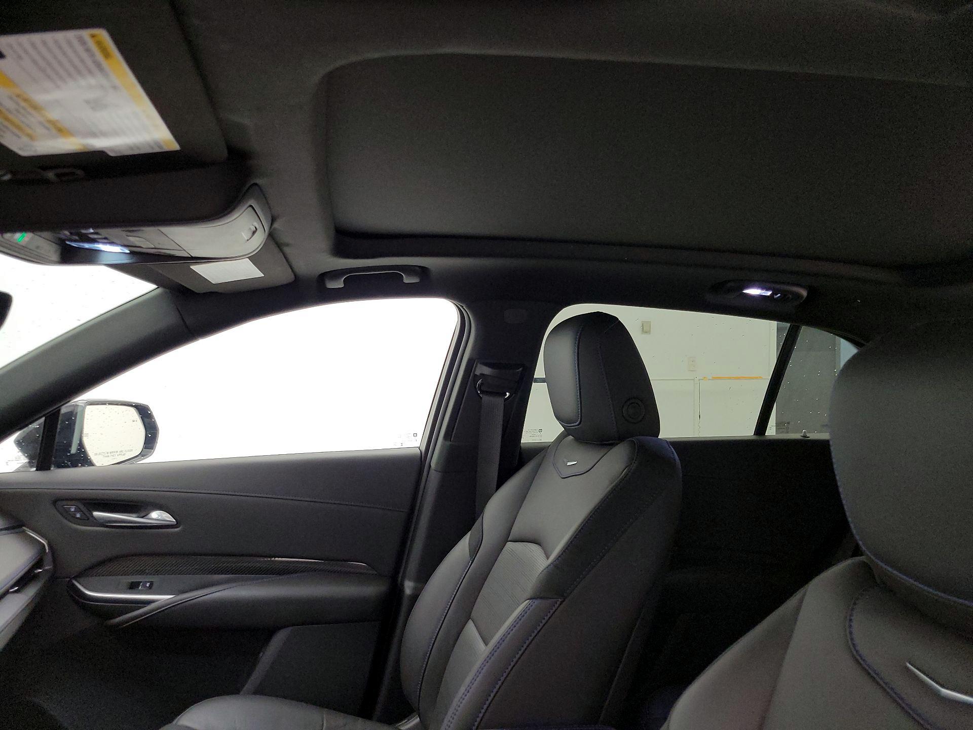 Thumbnail: 2025 Cadillac XT4 - 20