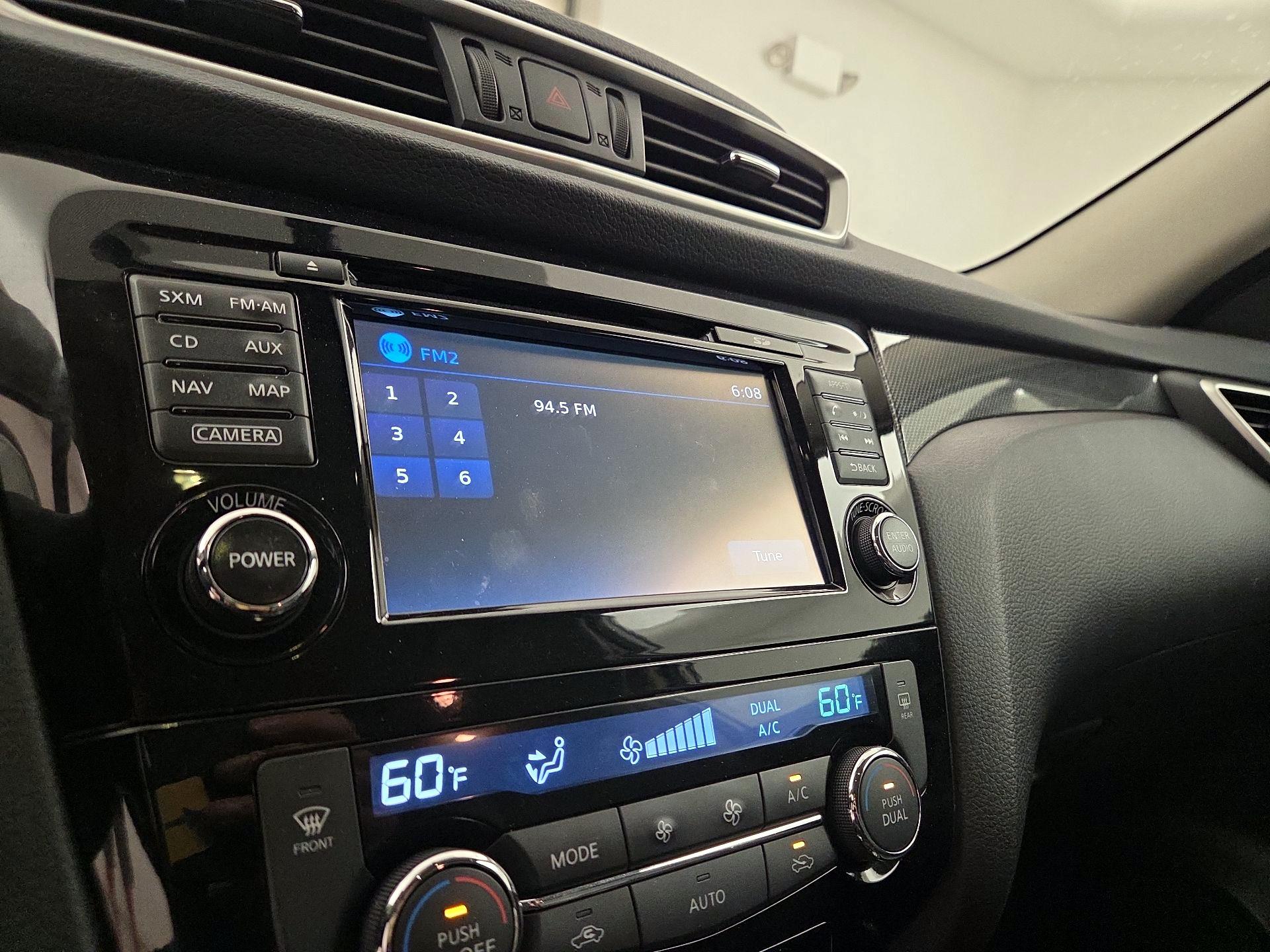 Thumbnail: 2015 Nissan Rogue - 16