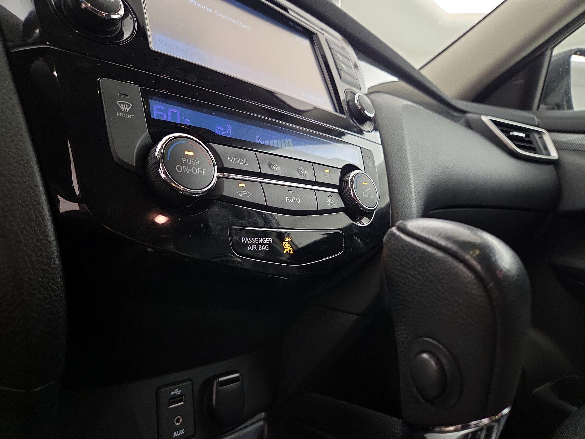 Thumbnail: 2015 Nissan Rogue - 17