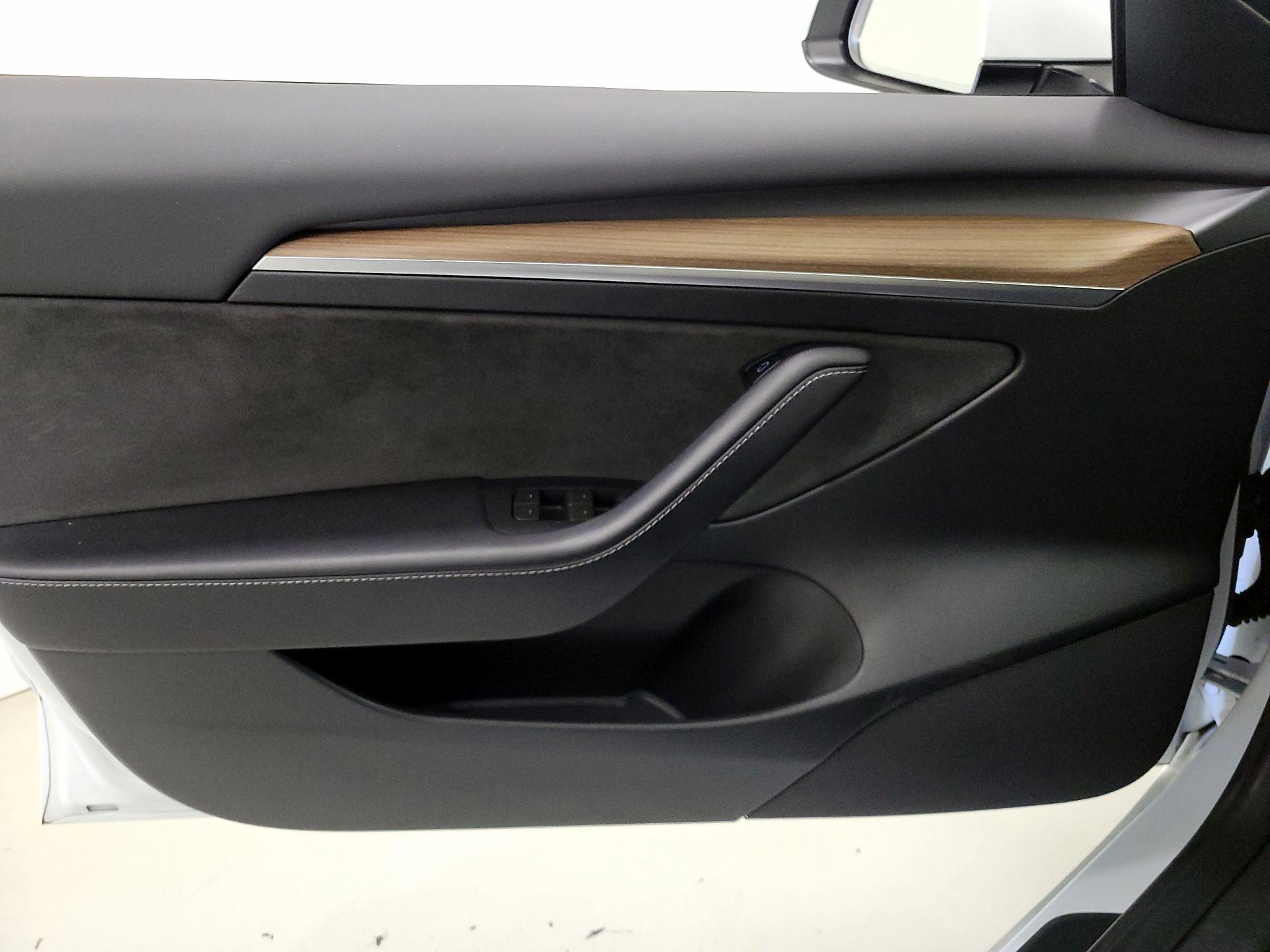 Thumbnail: 2023 Tesla Model 3 - 12