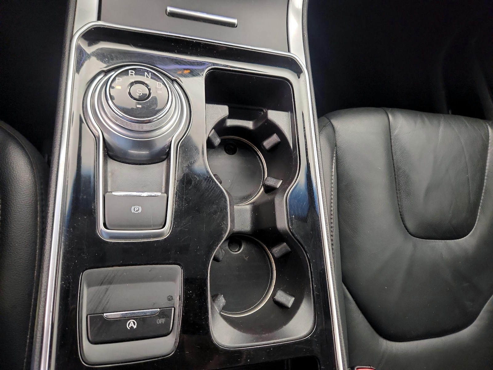 2019 Ford Edge Titanium - Photo 18