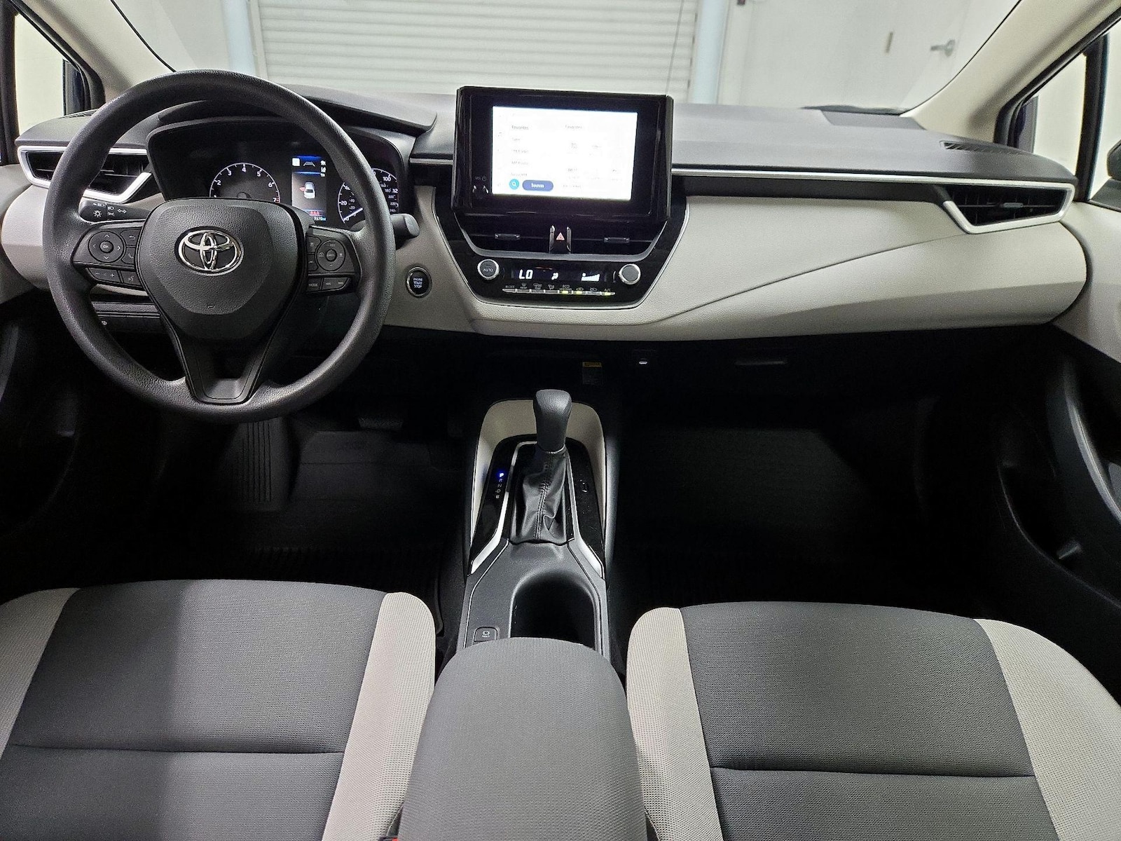 2025 Toyota Corolla LE - Photo 10
