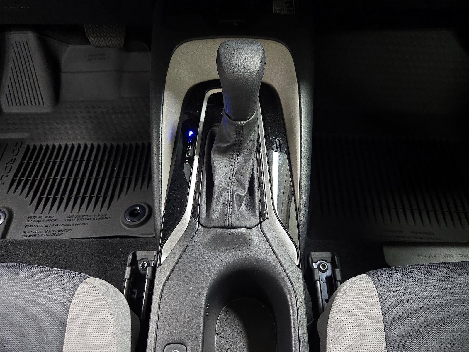2025 Toyota Corolla LE - Photo 18