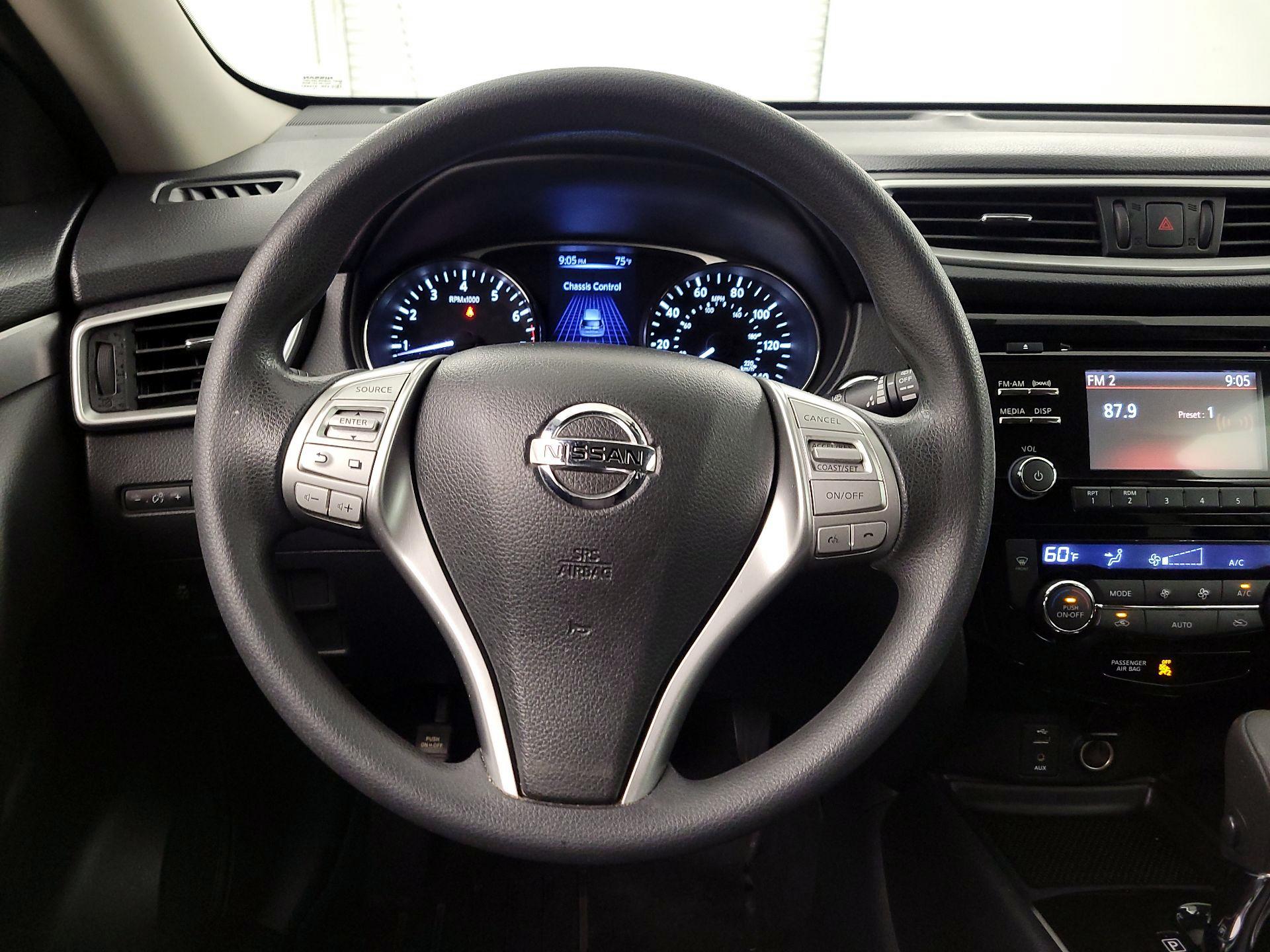 Thumbnail: 2016 Nissan Rogue - 10
