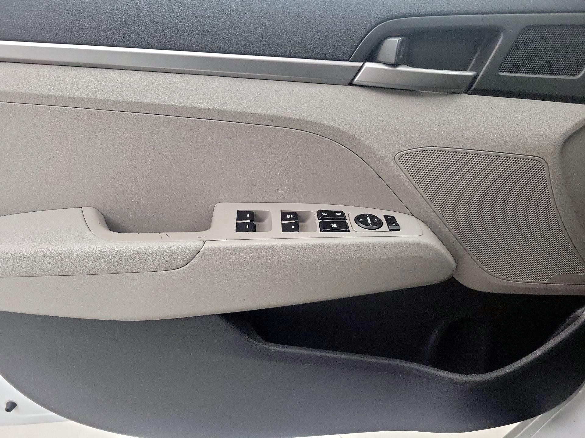 Thumbnail: 2017 Hyundai Elantra - 12