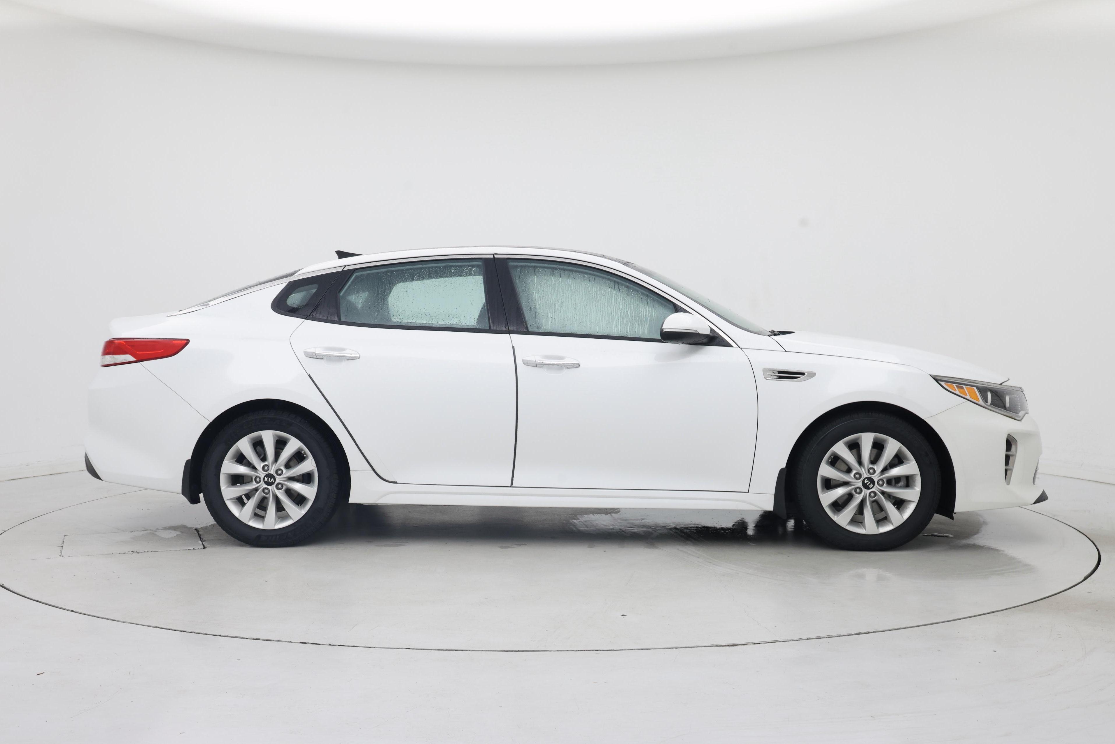 Thumbnail: 2017 Kia Optima - 7