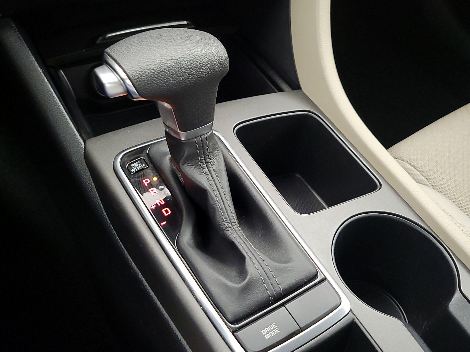Thumbnail: 2016 Kia Optima - 17