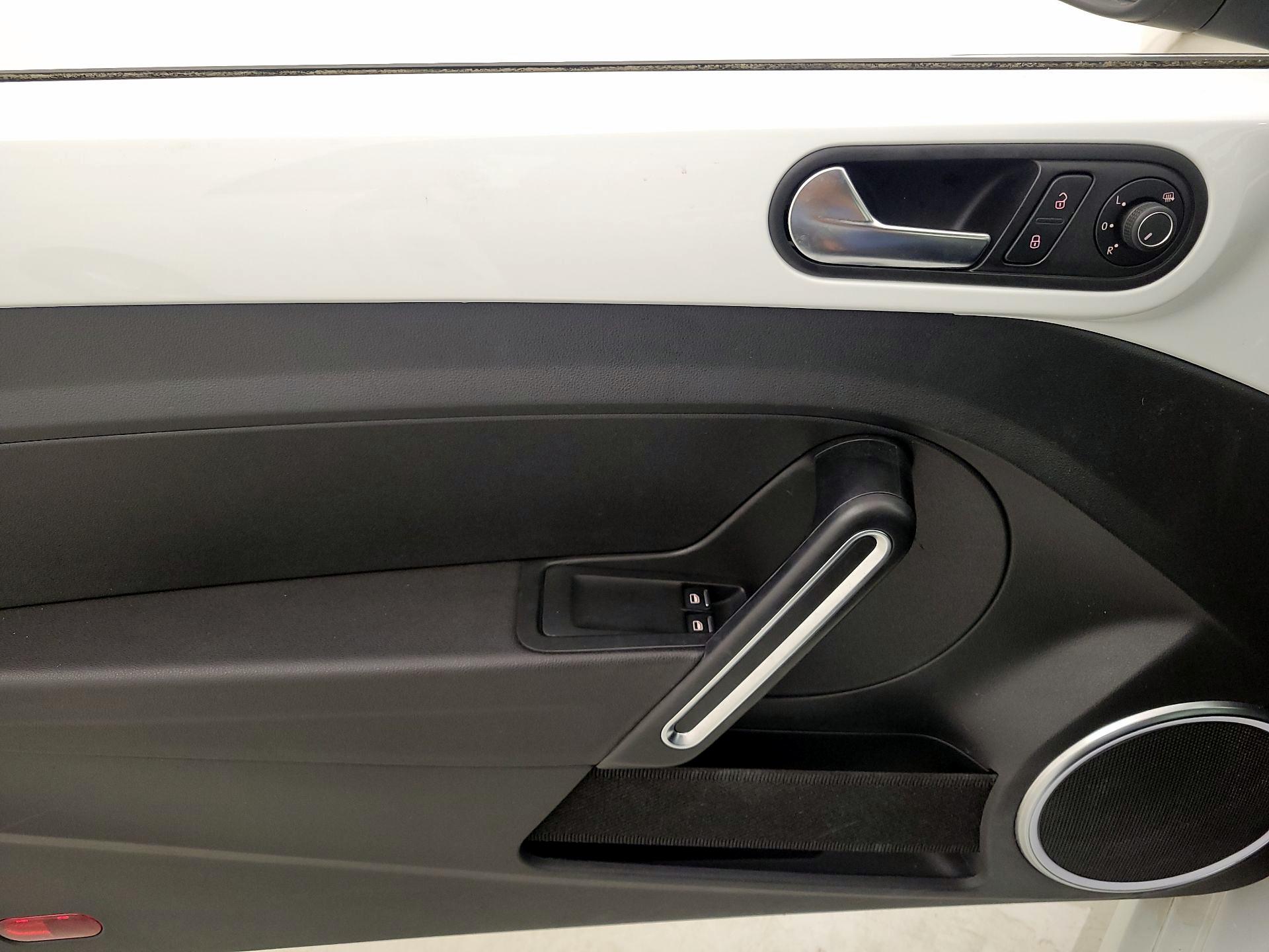 Thumbnail: 2019 Volkswagen Beetle - 12
