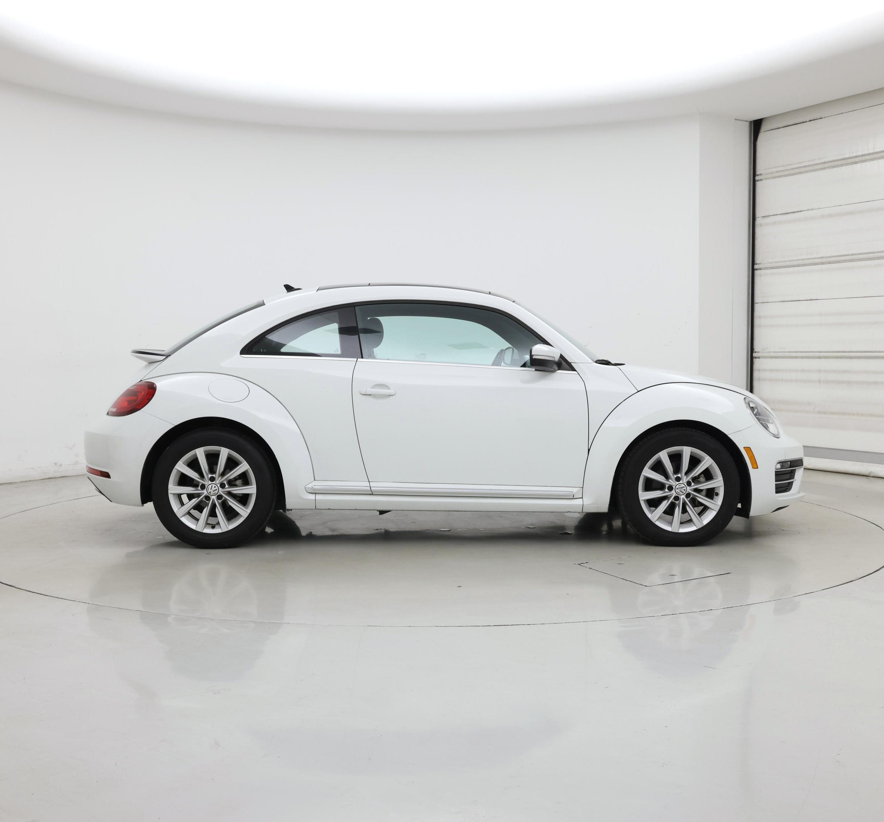 Thumbnail: 2019 Volkswagen Beetle - 7