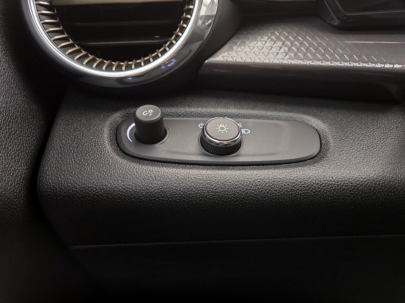 2025 Chevrolet Trax Activ - Photo 14