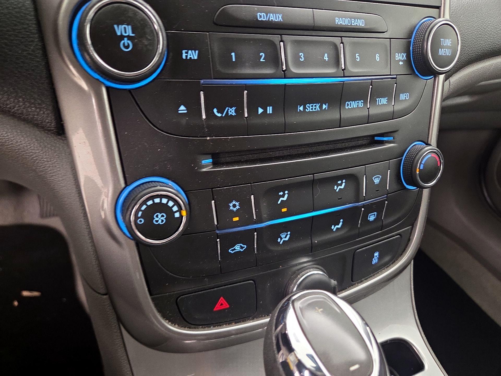 Thumbnail: 2015 Chevrolet Malibu - 15