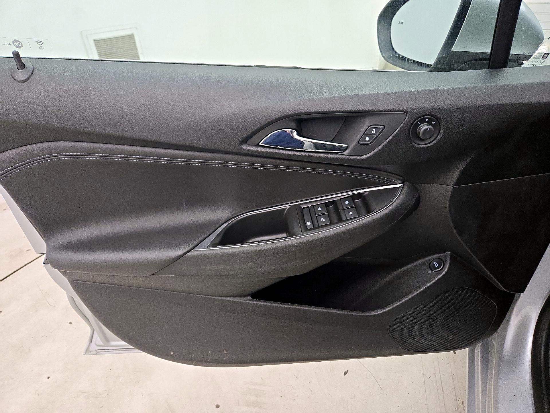 Thumbnail: 2019 Chevrolet Cruze - 12
