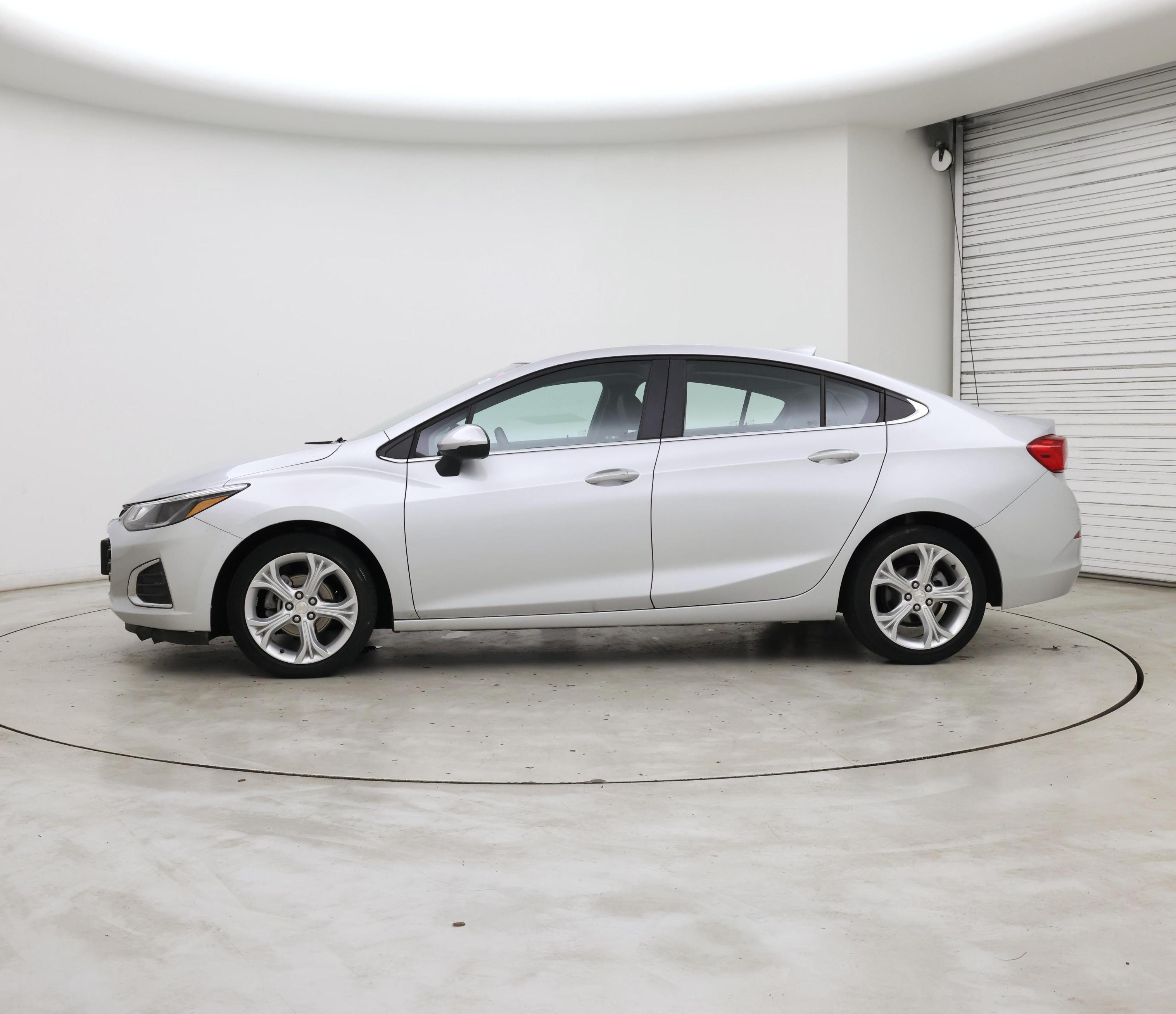 Thumbnail: 2019 Chevrolet Cruze - 3