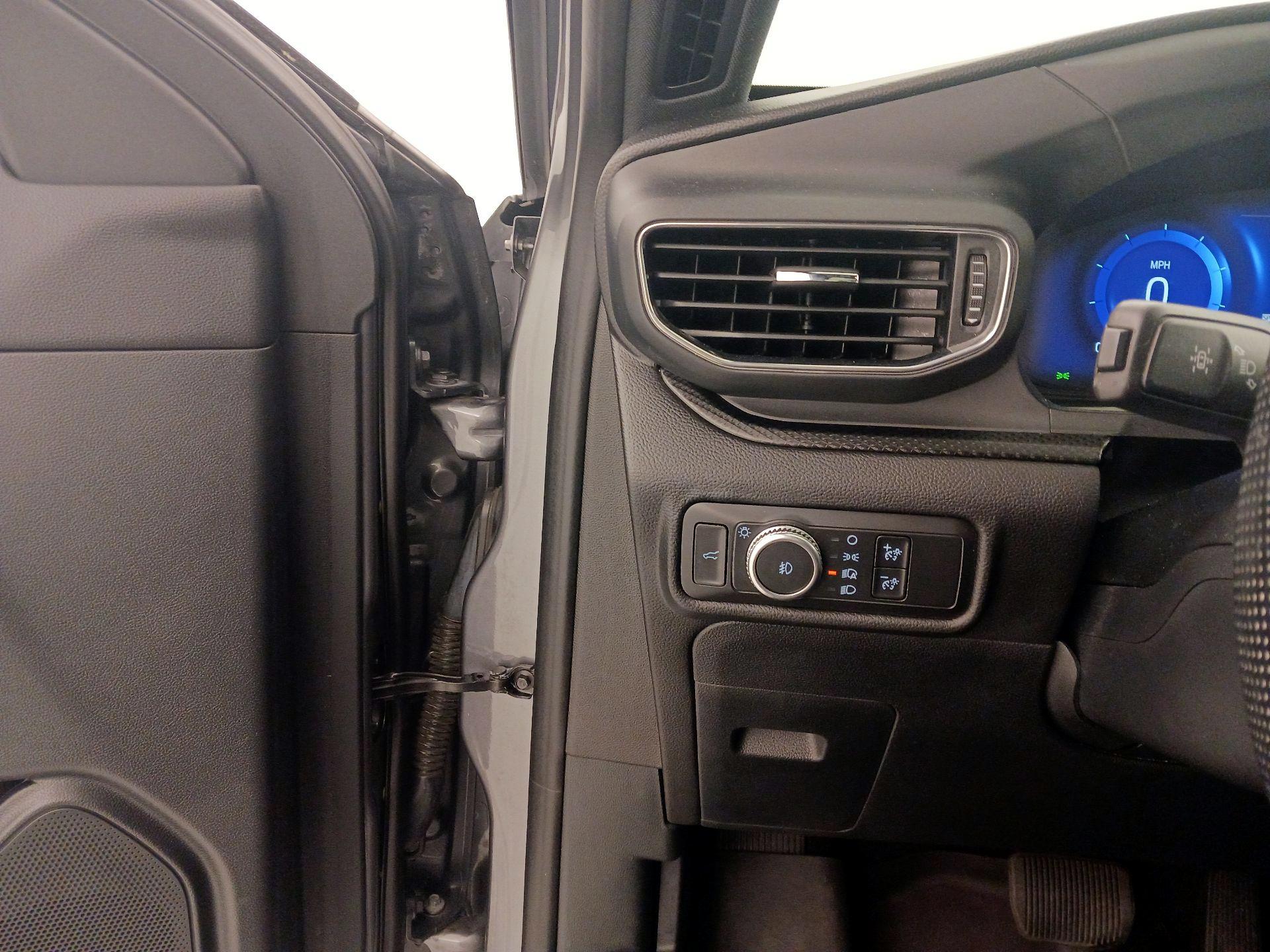 Thumbnail: 2021 Ford Explorer - 13